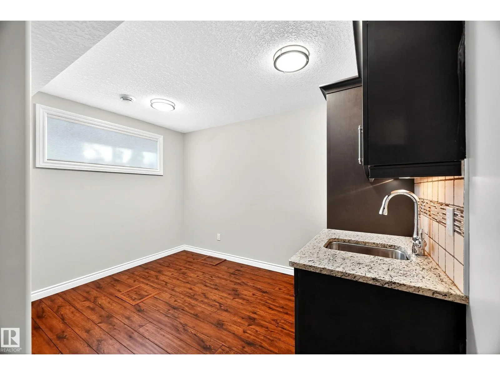 8511 80 AV NW
