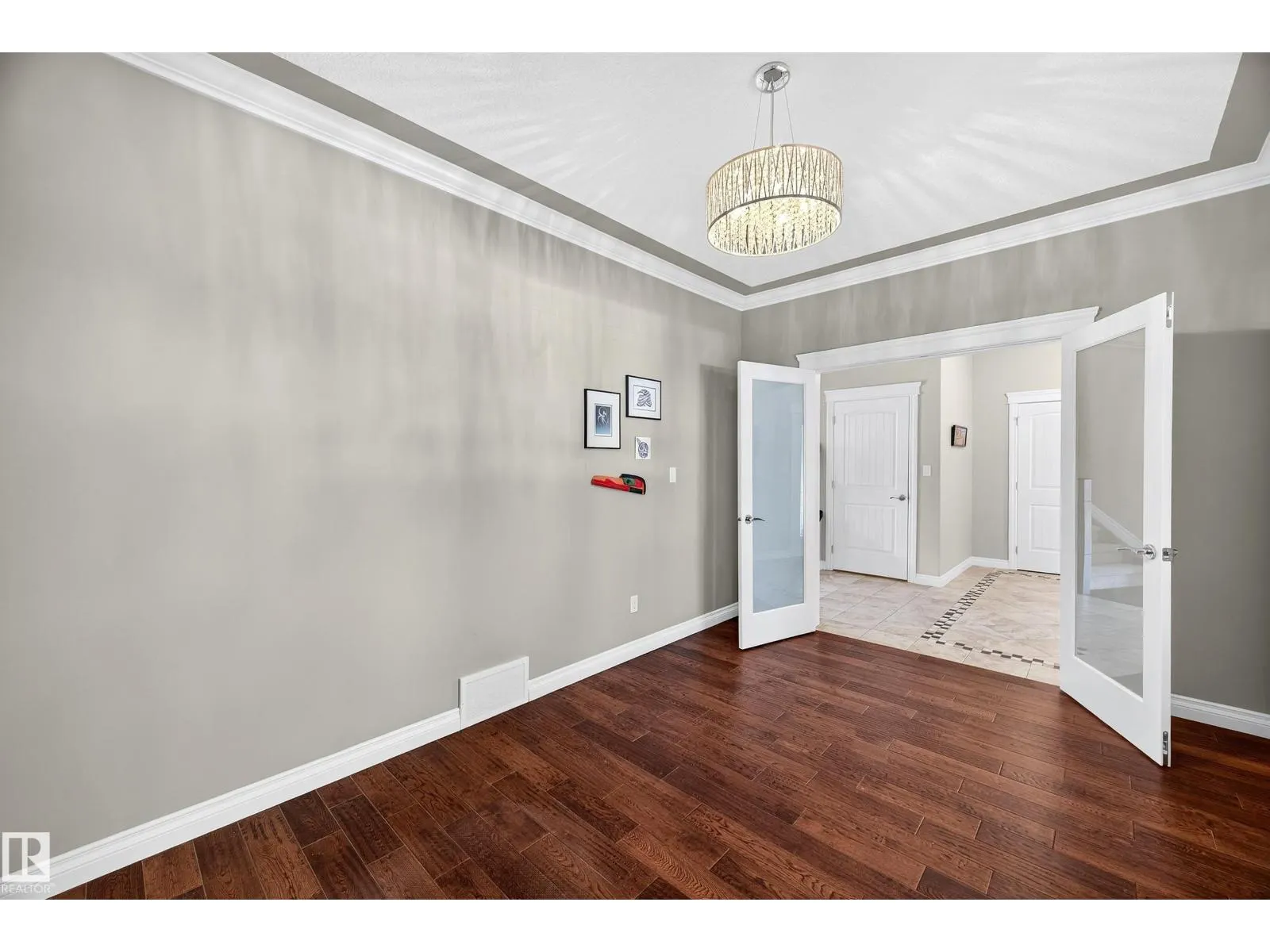8511 80 AV NW