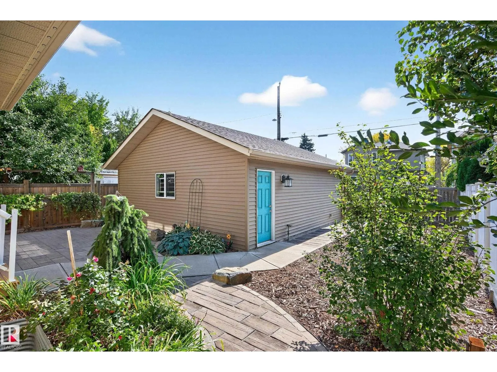 8511 80 AV NW