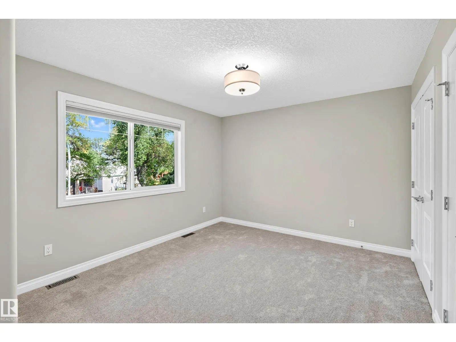 8511 80 AV NW