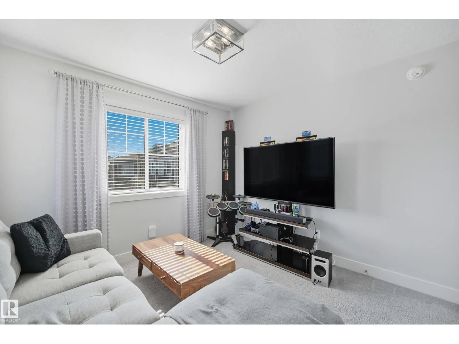 22103 87 AV NW