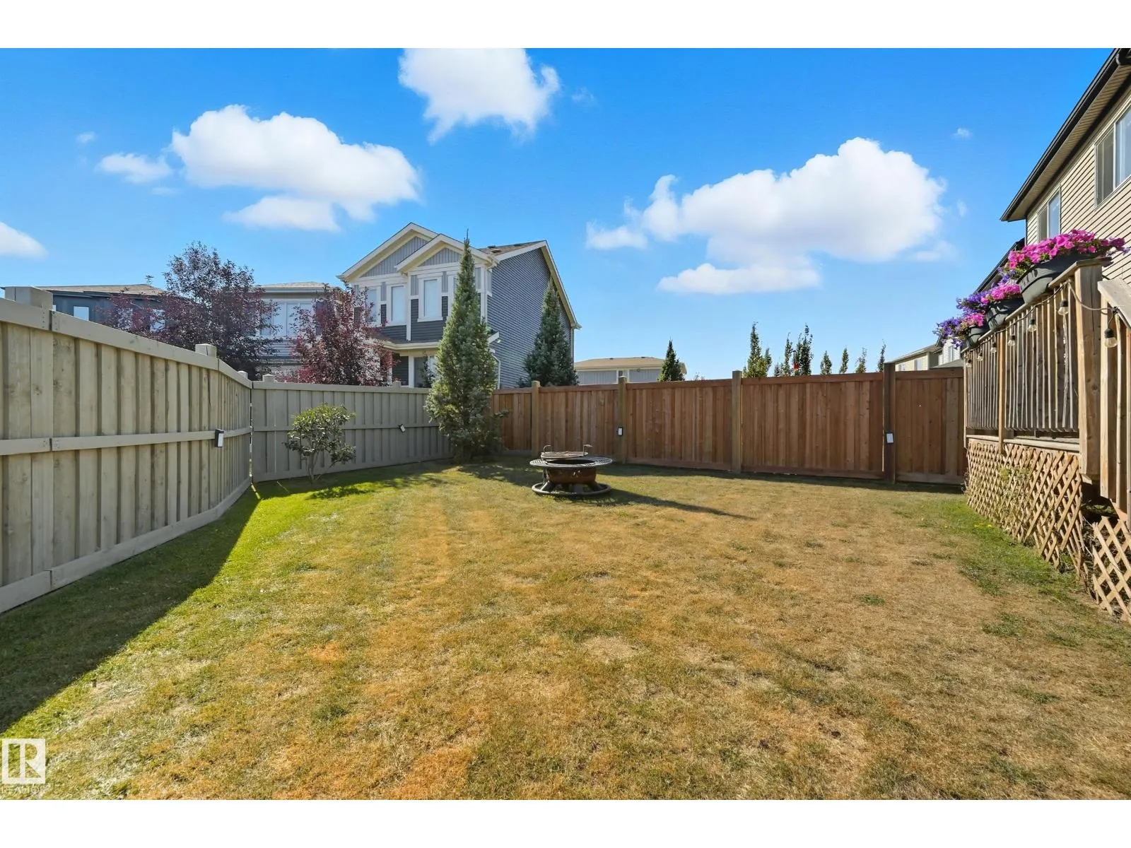 22103 87 AV NW