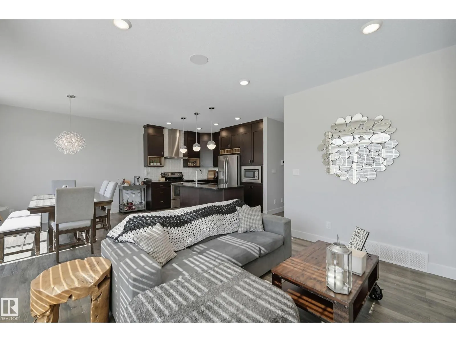 22103 87 AV NW