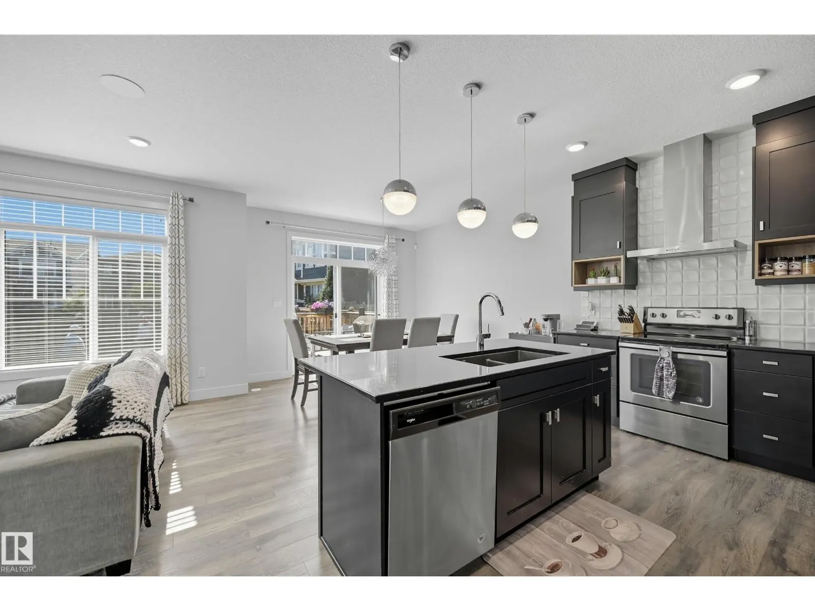 22103 87 AV NW