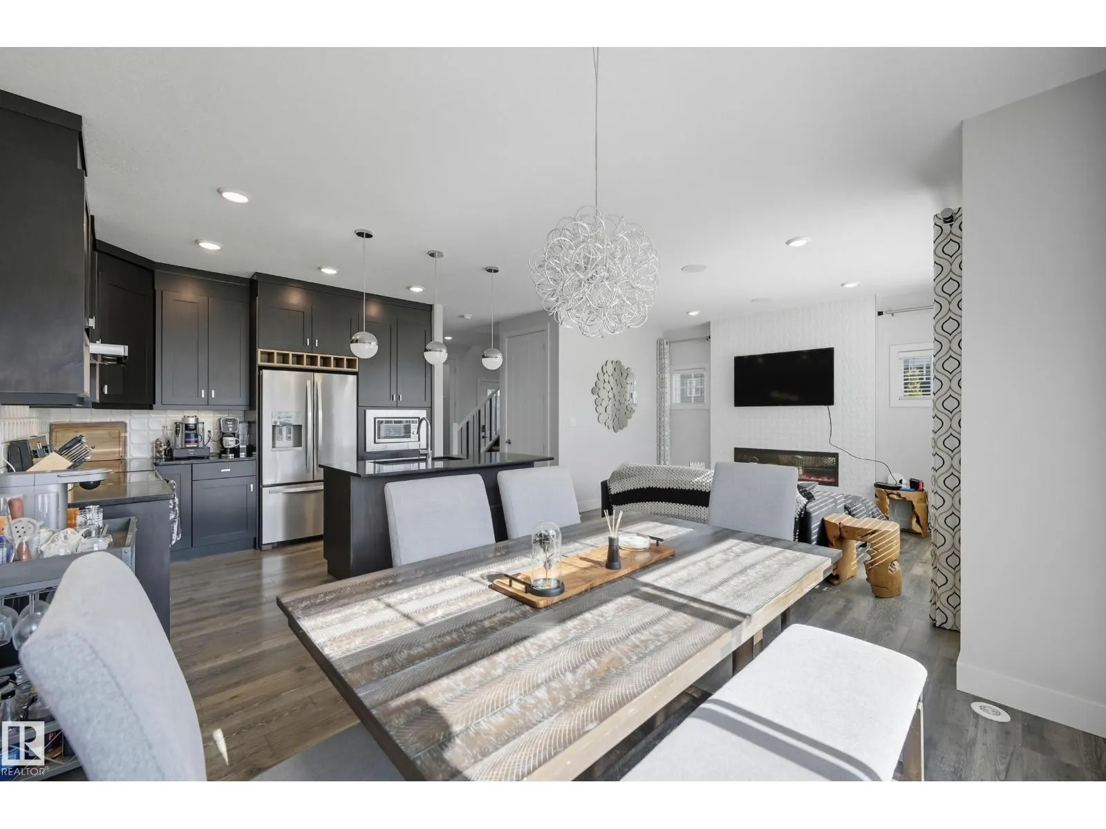 22103 87 AV NW