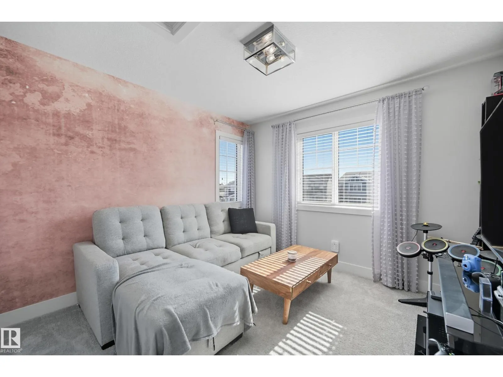 22103 87 AV NW