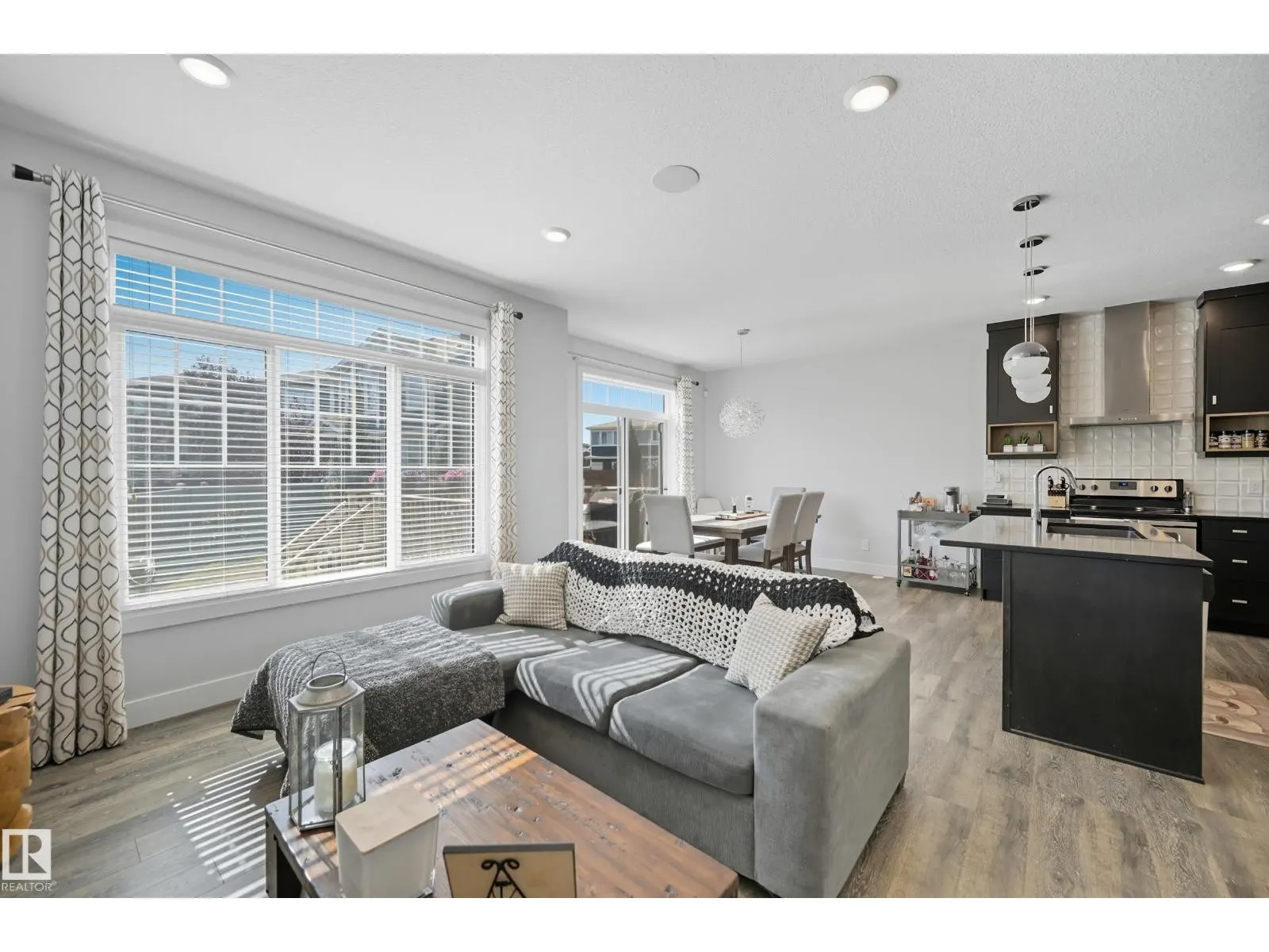 22103 87 AV NW