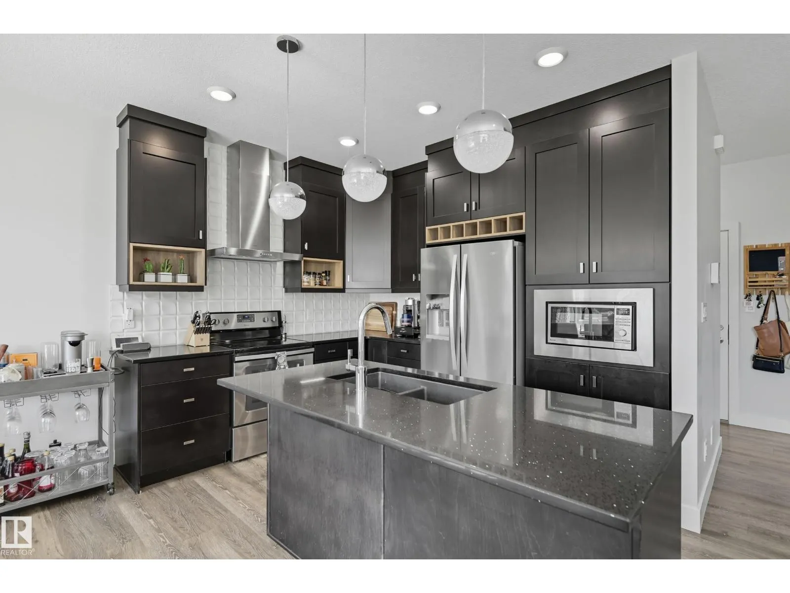 22103 87 AV NW