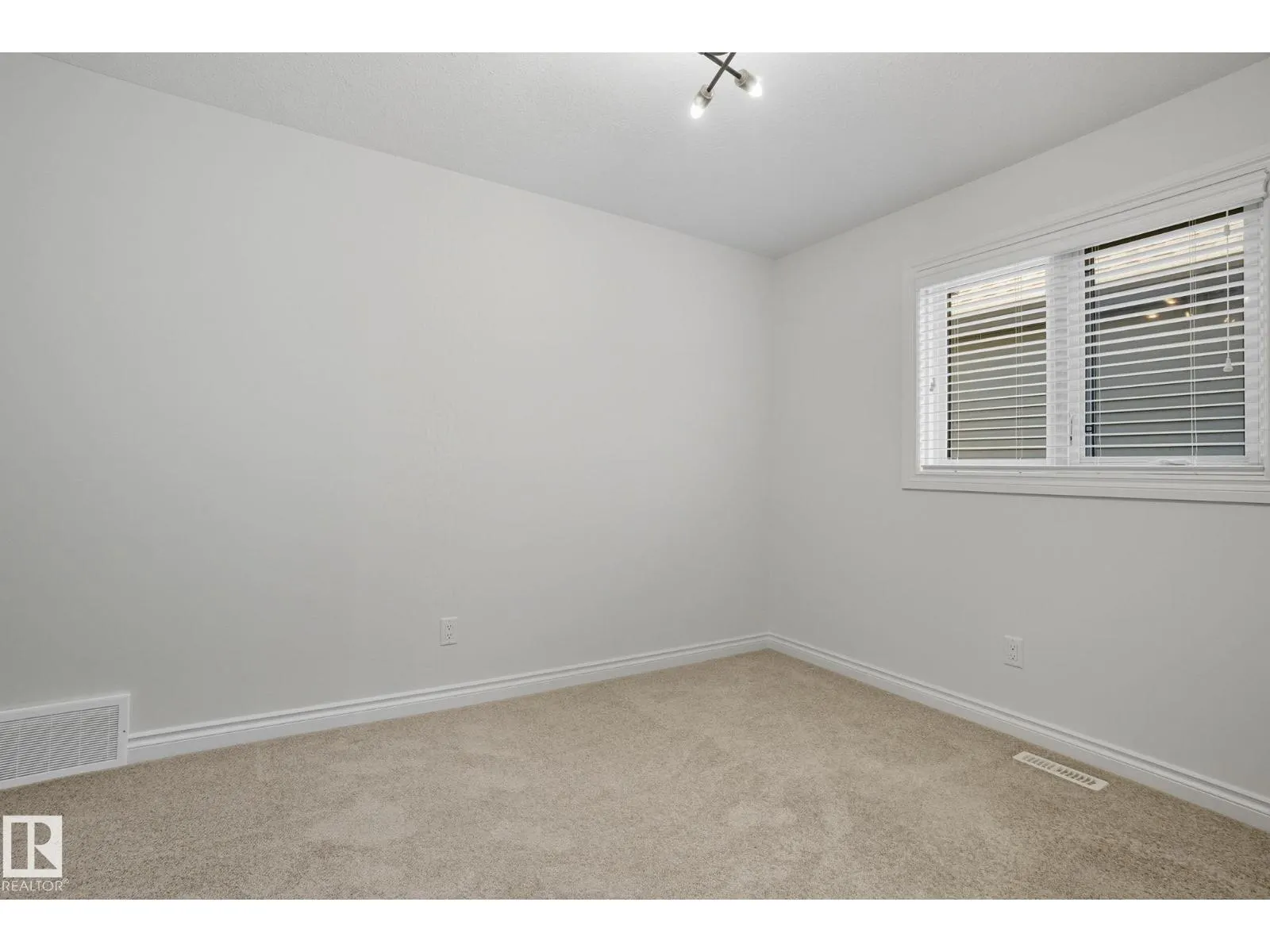 2824 KIRKLAND BA SW