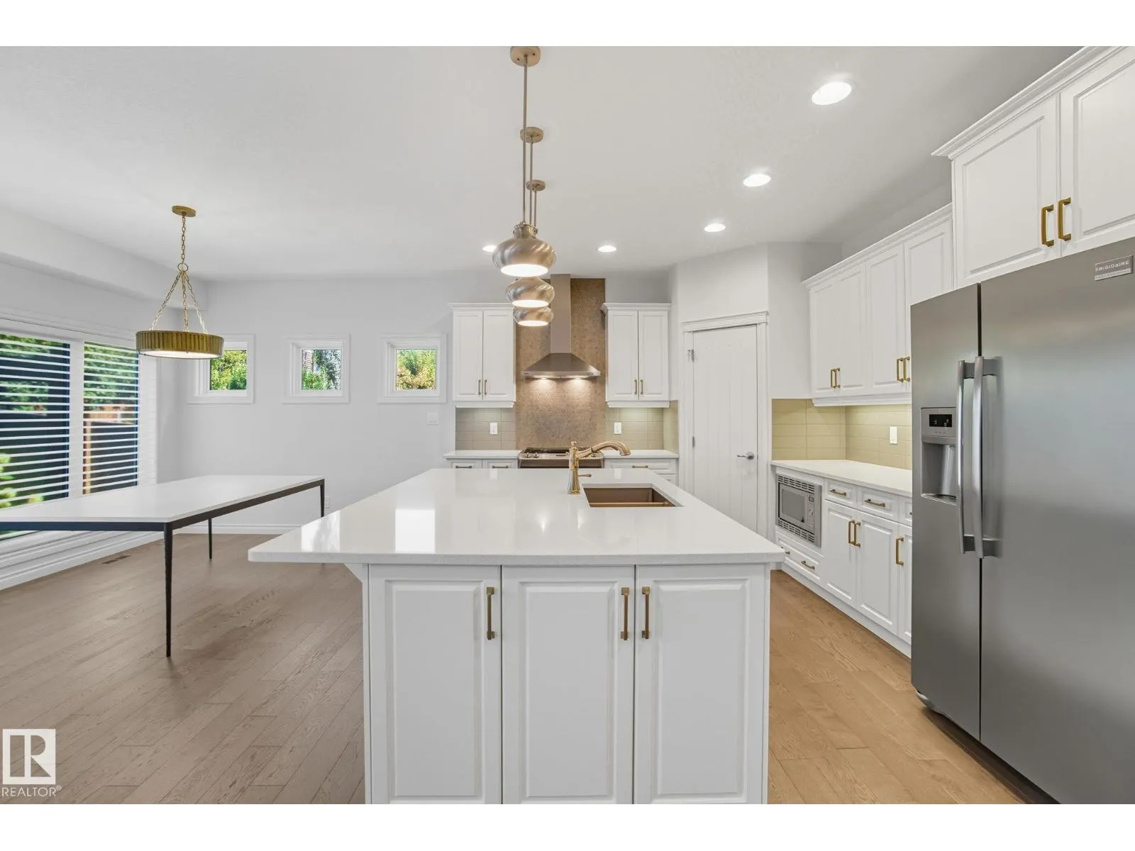2824 KIRKLAND BA SW