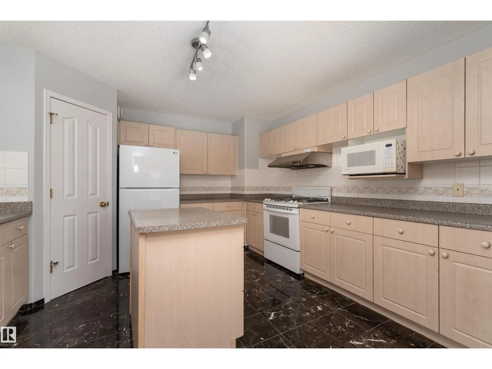 1027 GRAHAM CO NW
