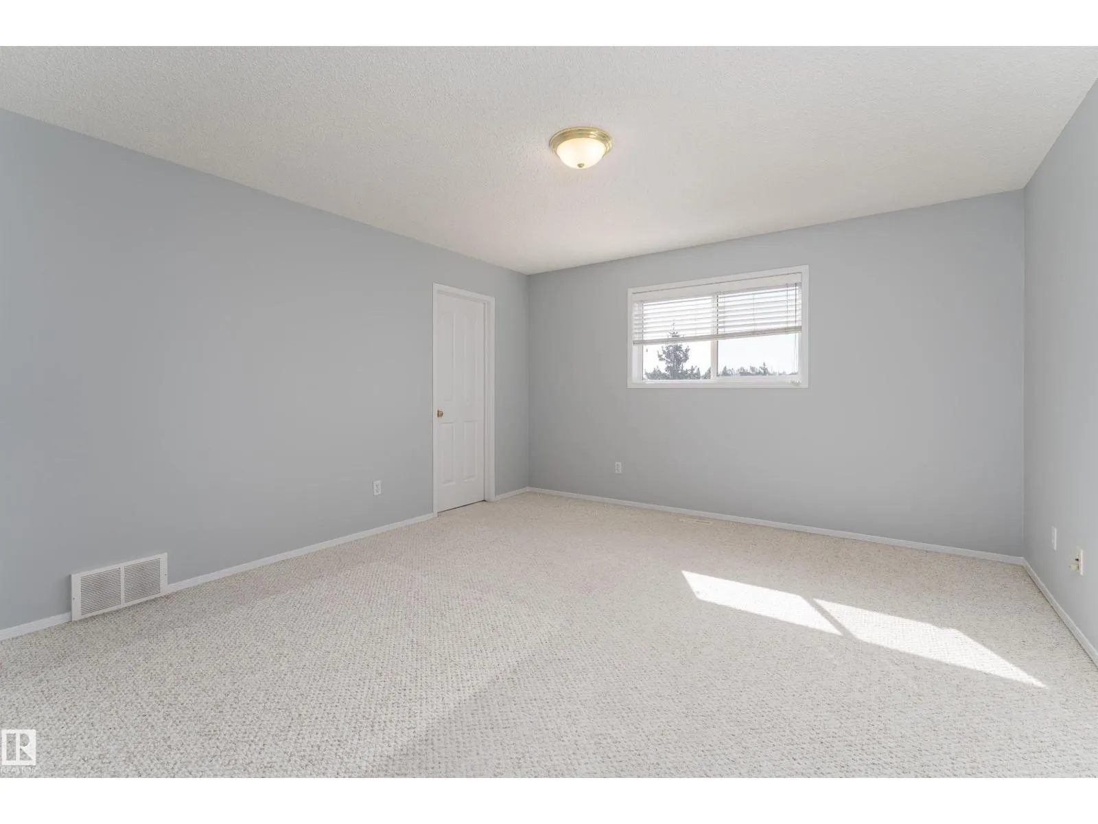 1027 GRAHAM CO NW