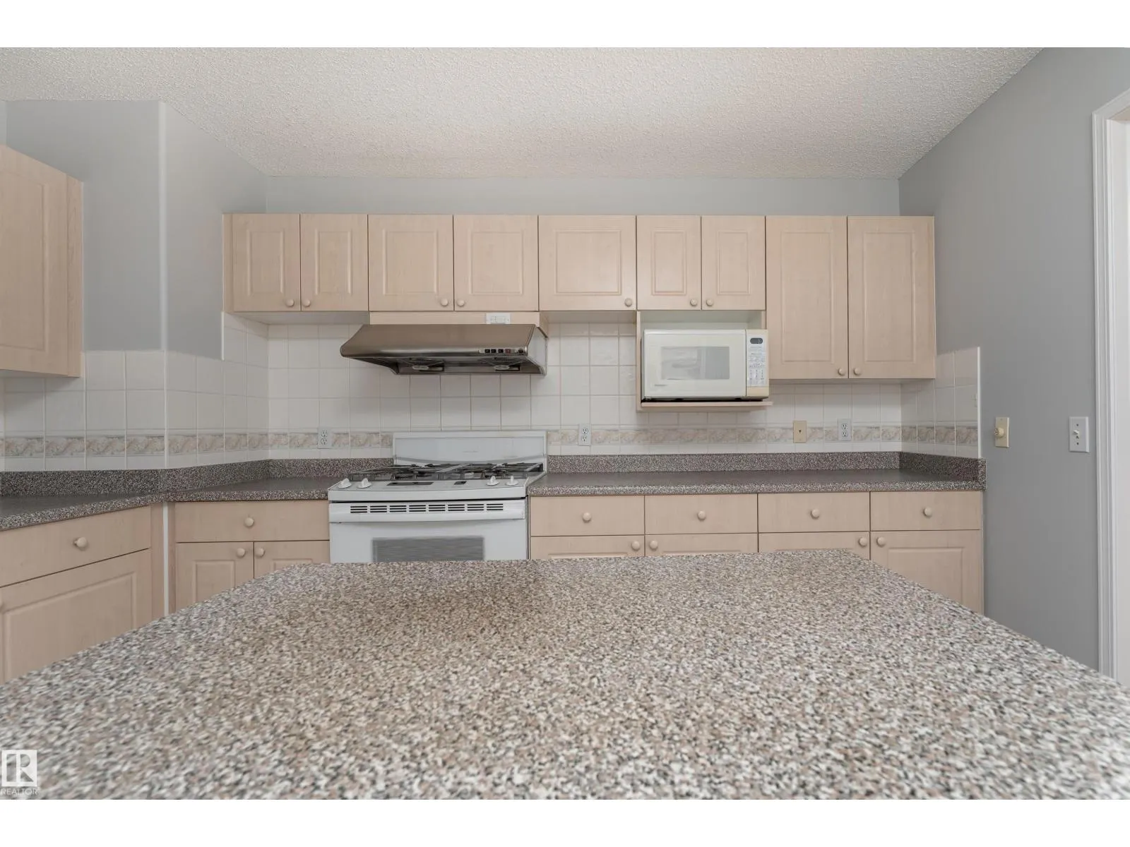 1027 GRAHAM CO NW