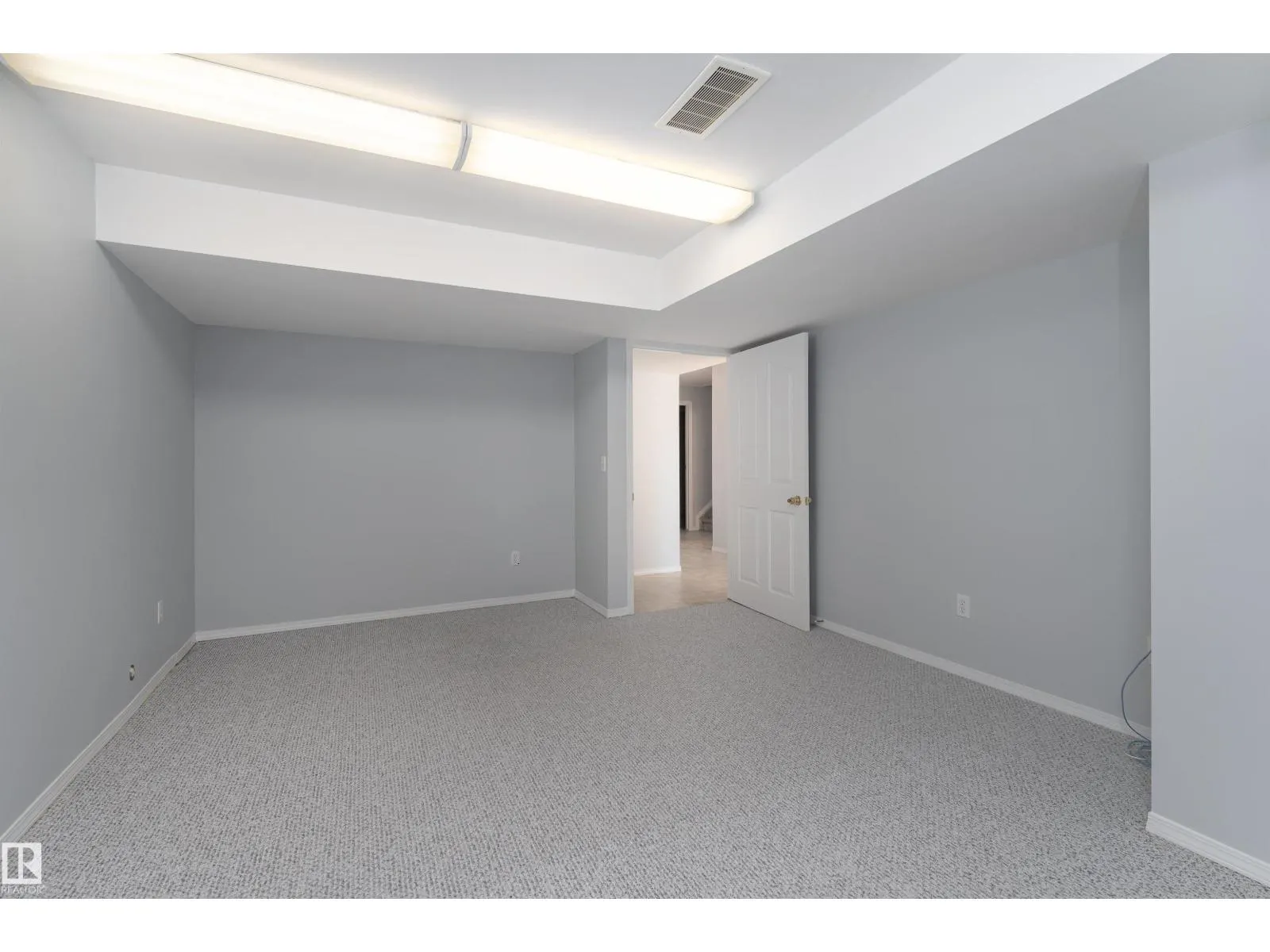 1027 GRAHAM CO NW