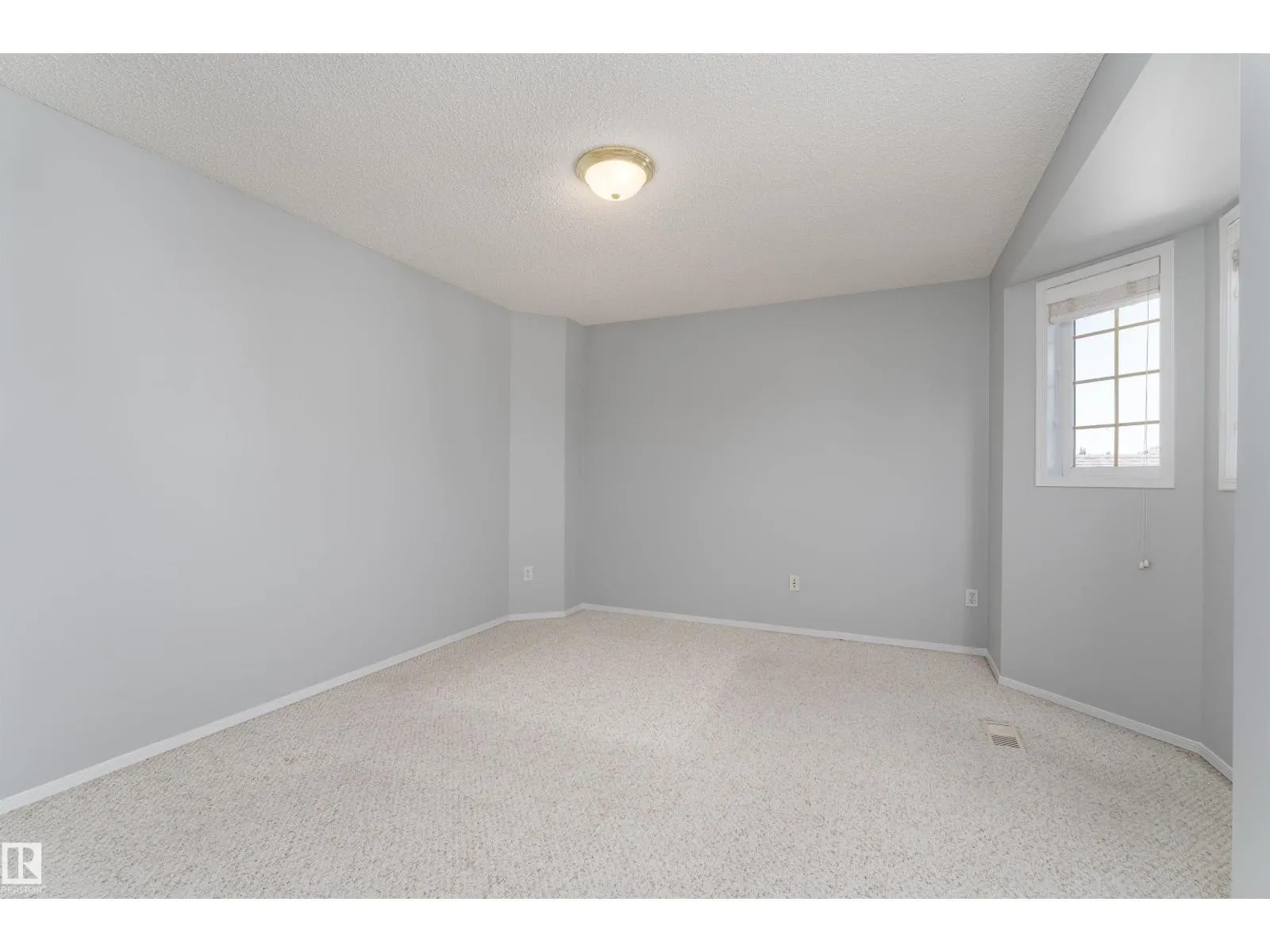 1027 GRAHAM CO NW