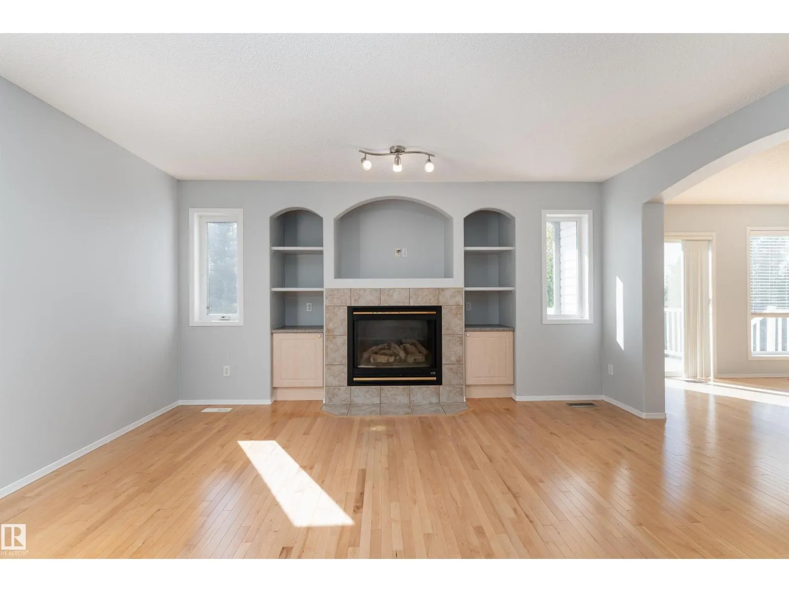1027 GRAHAM CO NW