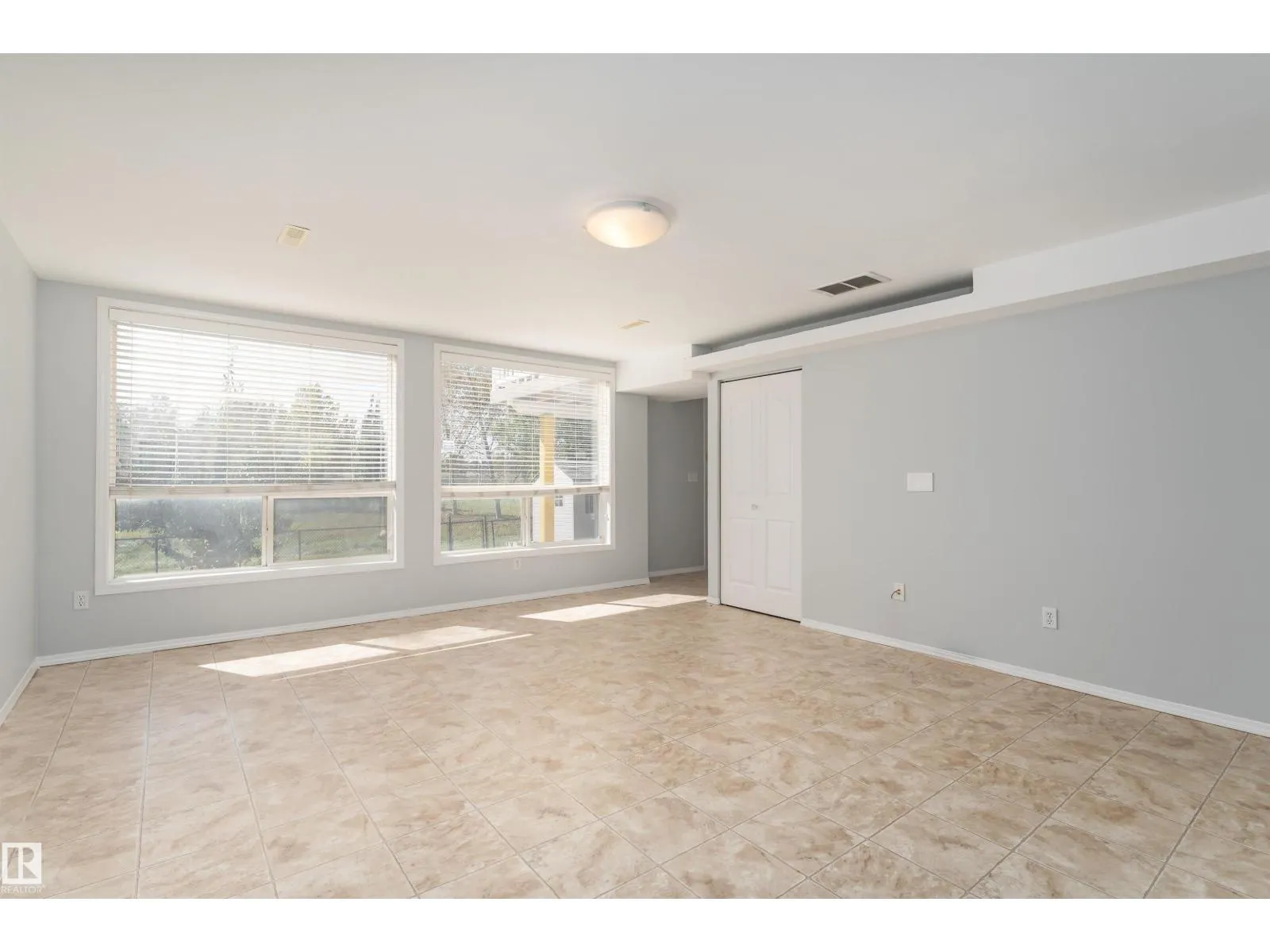 1027 GRAHAM CO NW