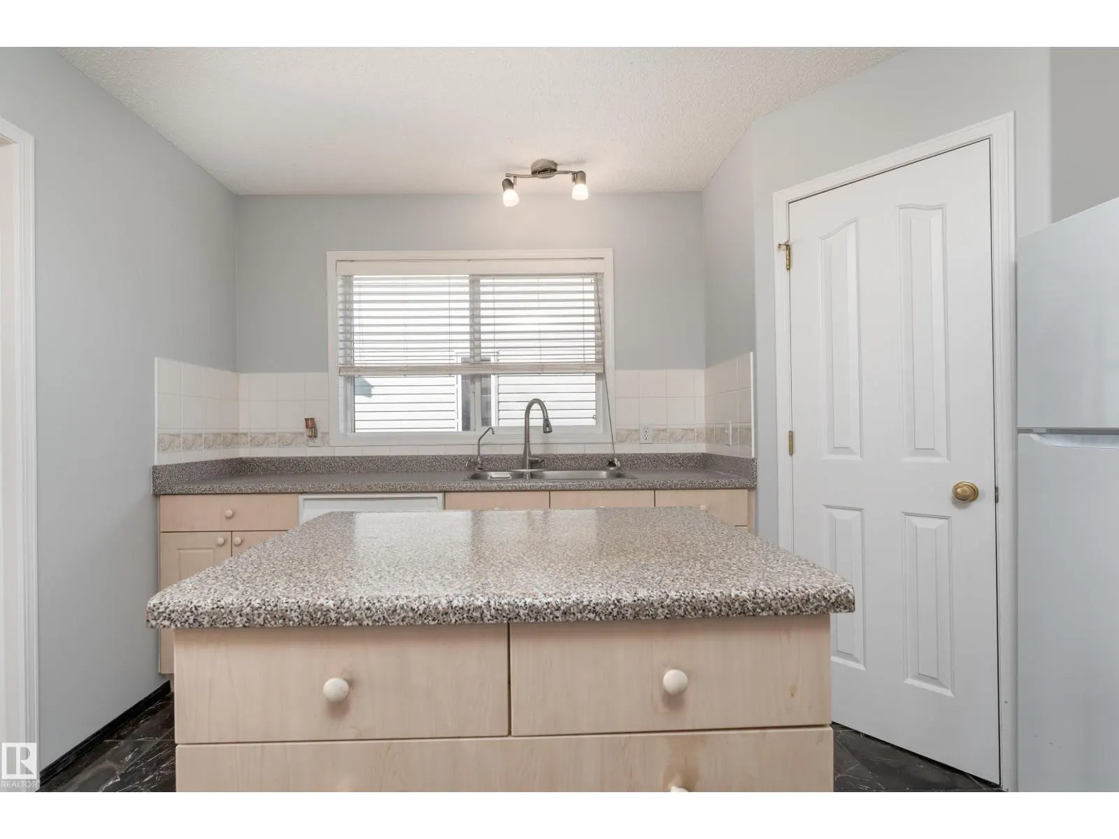 1027 GRAHAM CO NW