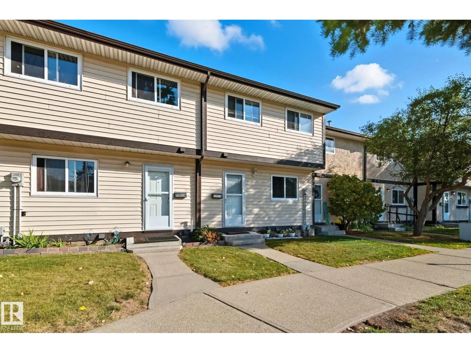 18014 93 AV NW