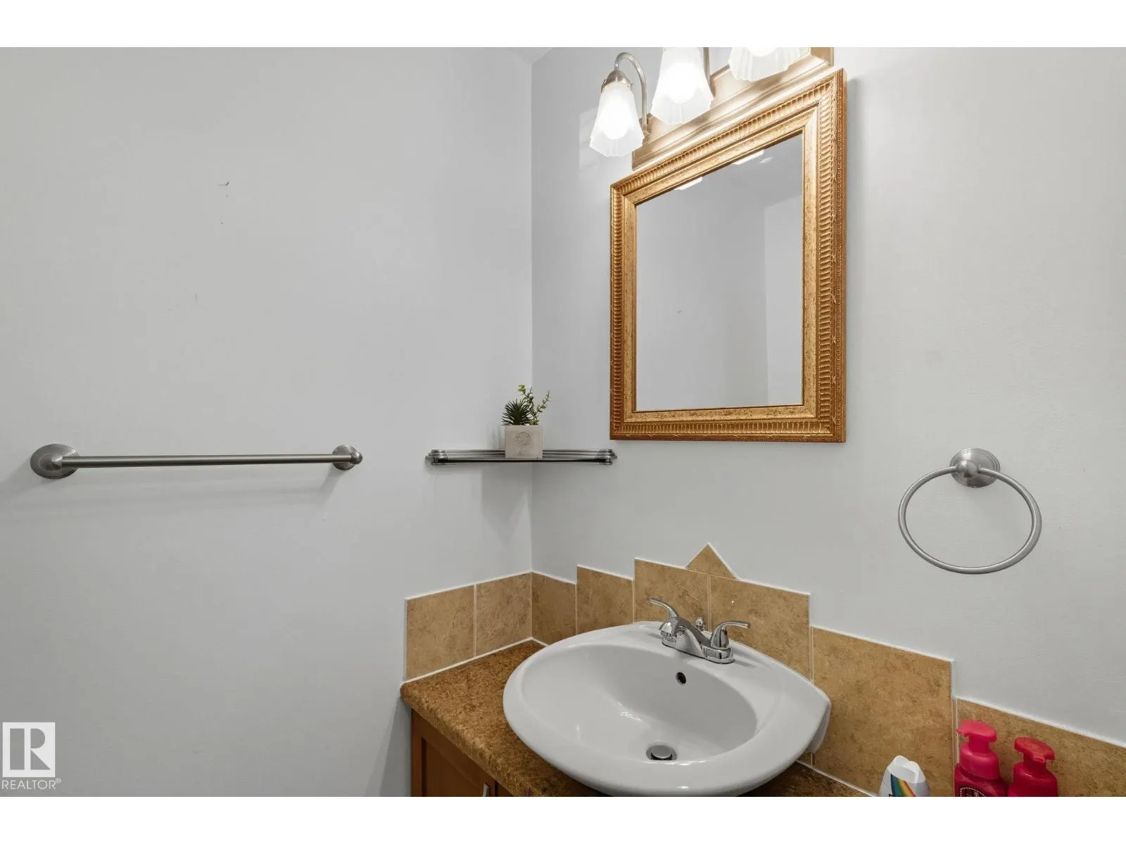 18014 93 AV NW