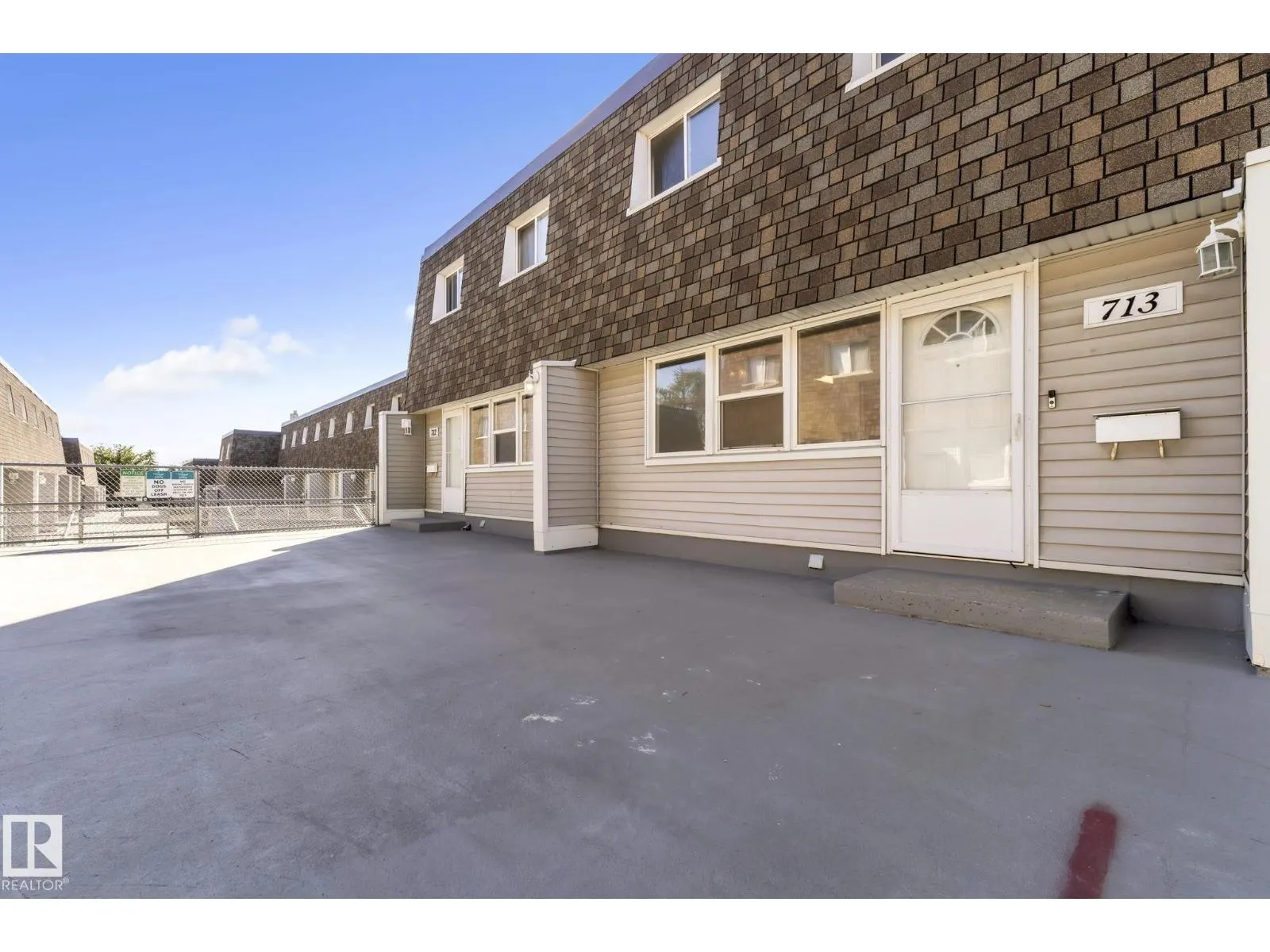 713 VILLAGE ON THE GREEN GR NW