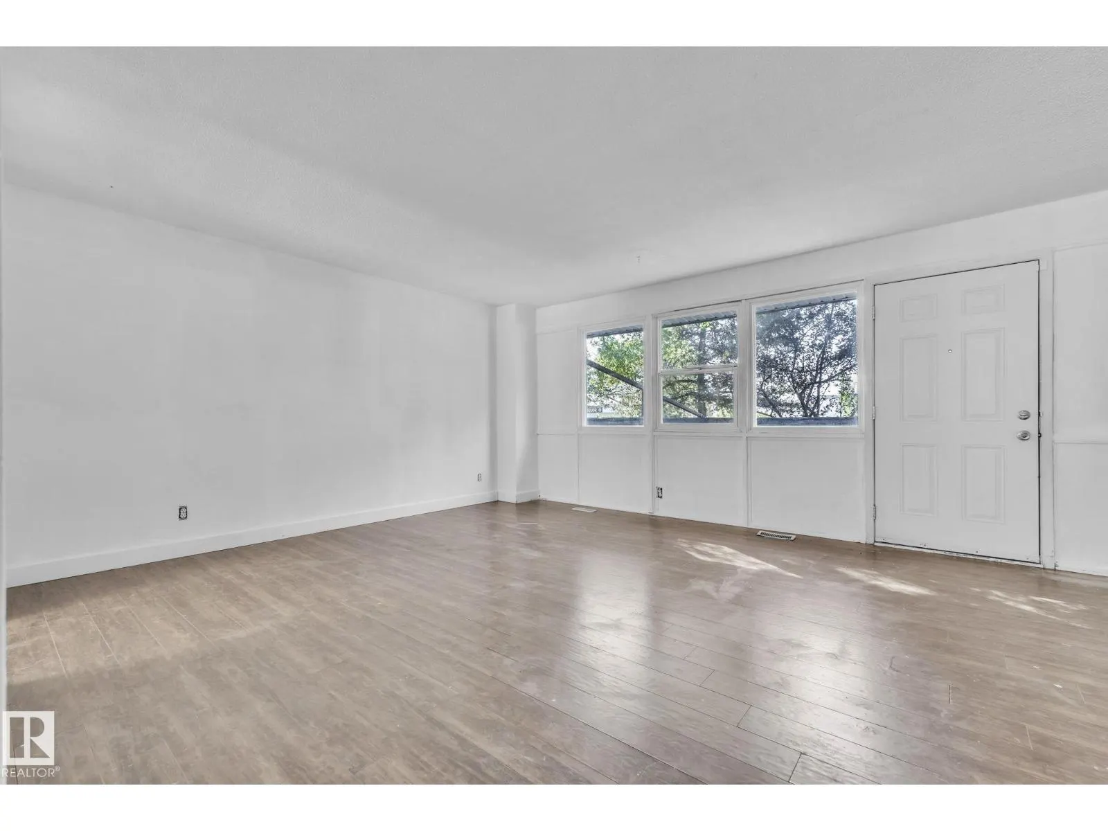 713 VILLAGE ON THE GREEN GR NW