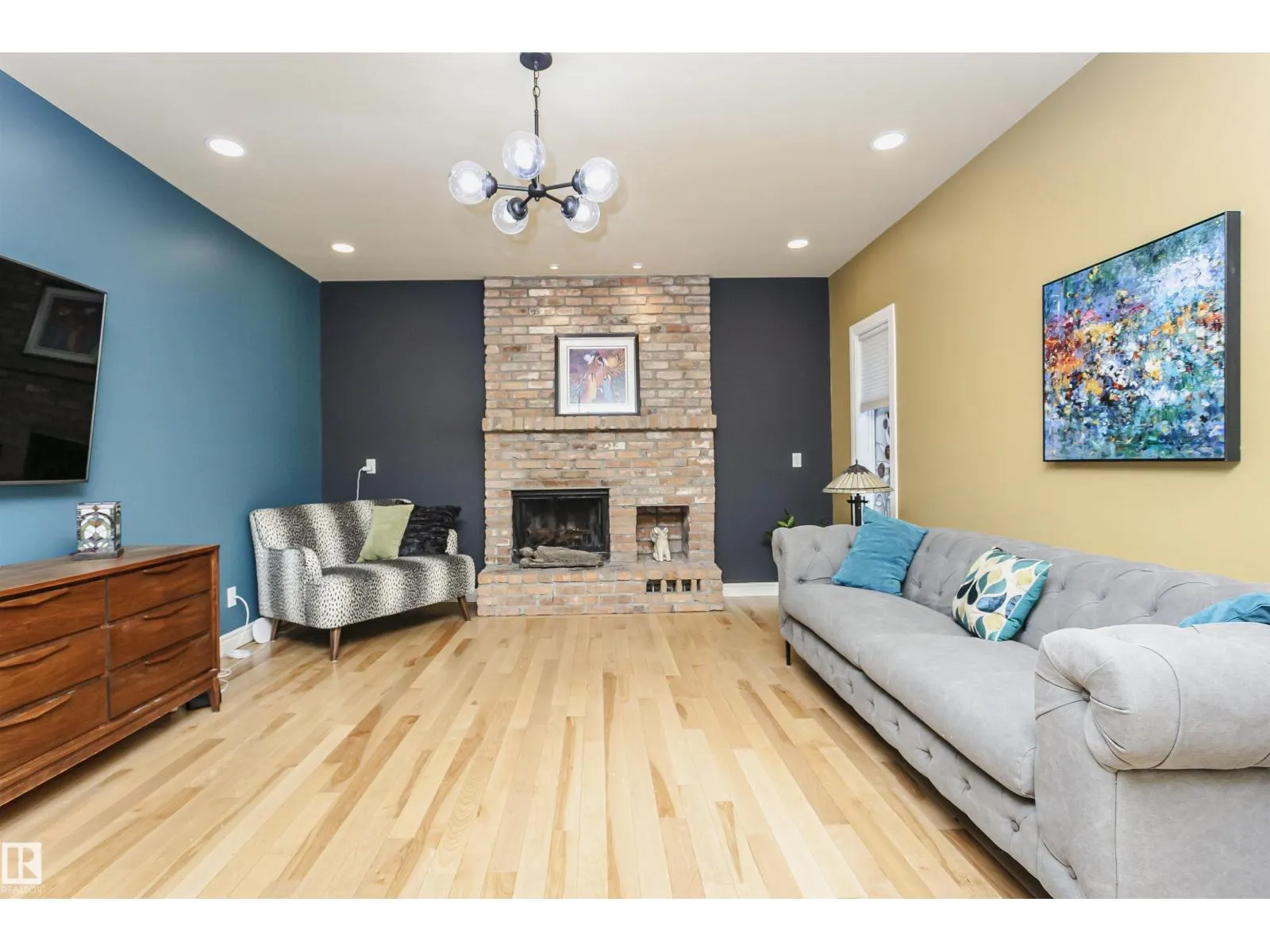 15104 42 AV NW
