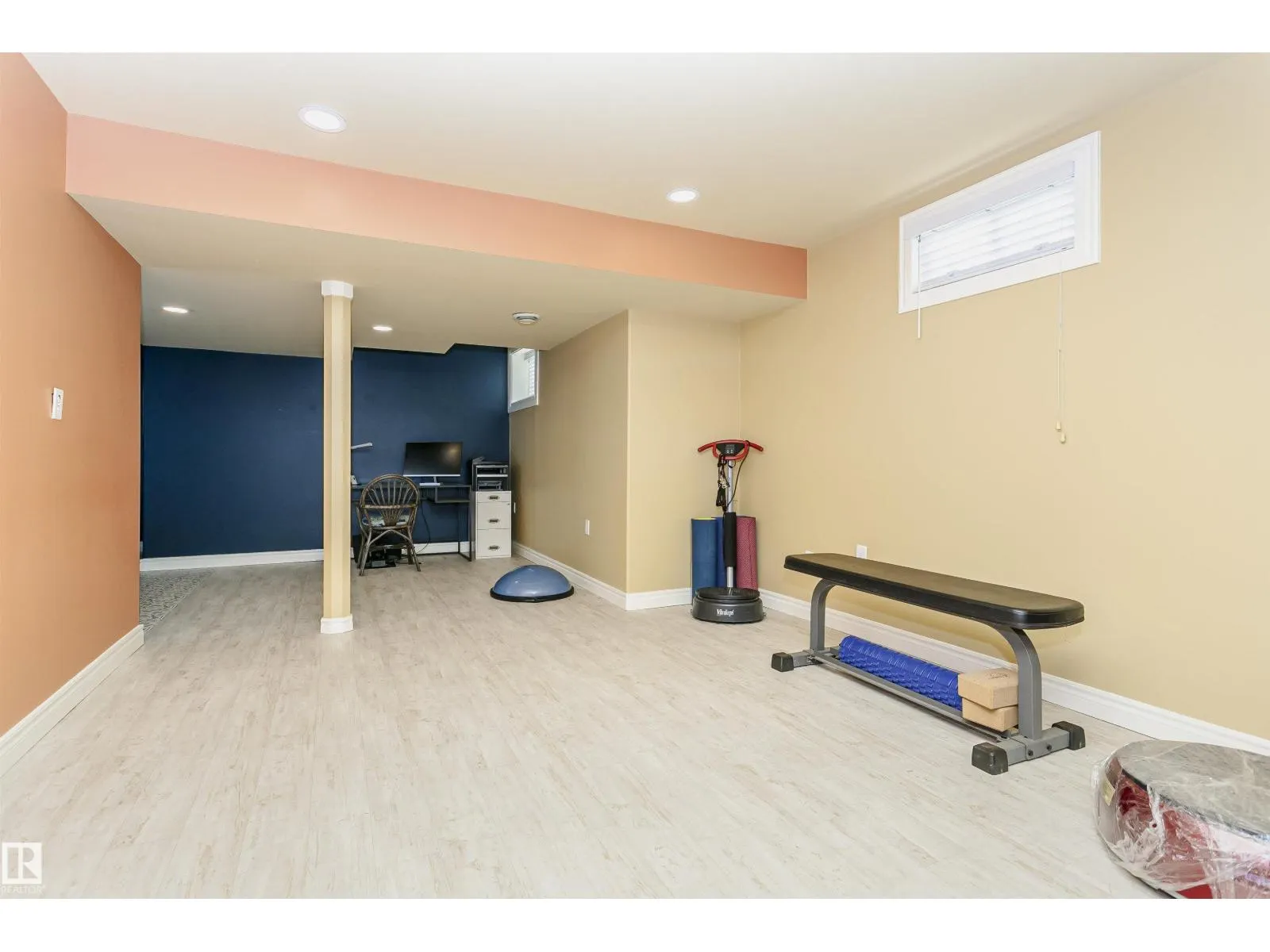 15104 42 AV NW