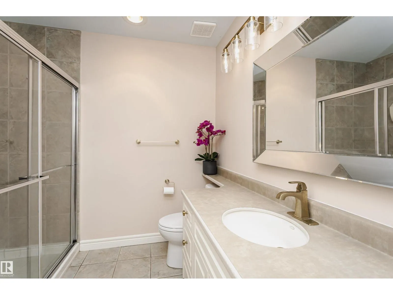 15104 42 AV NW