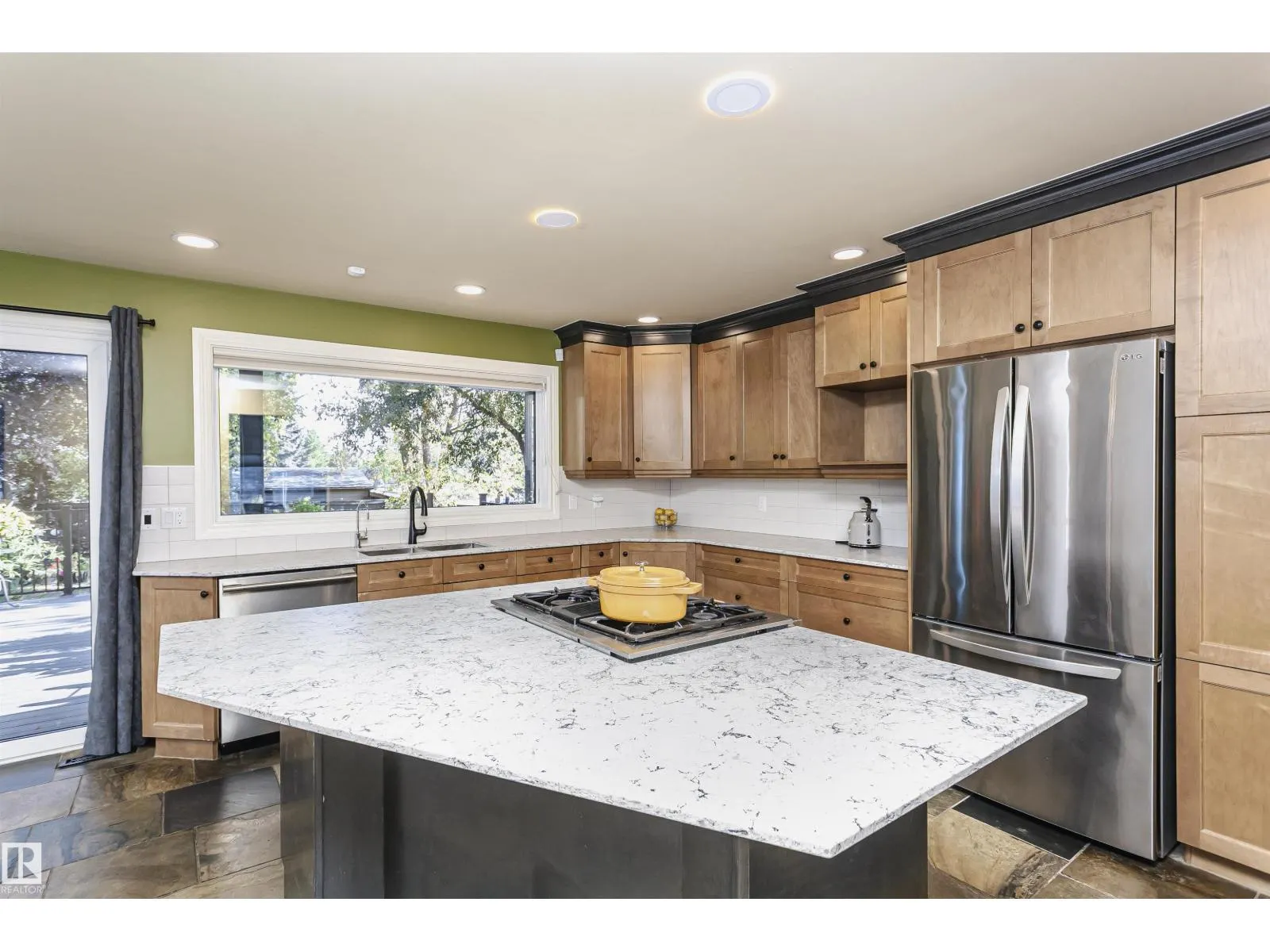 15104 42 AV NW