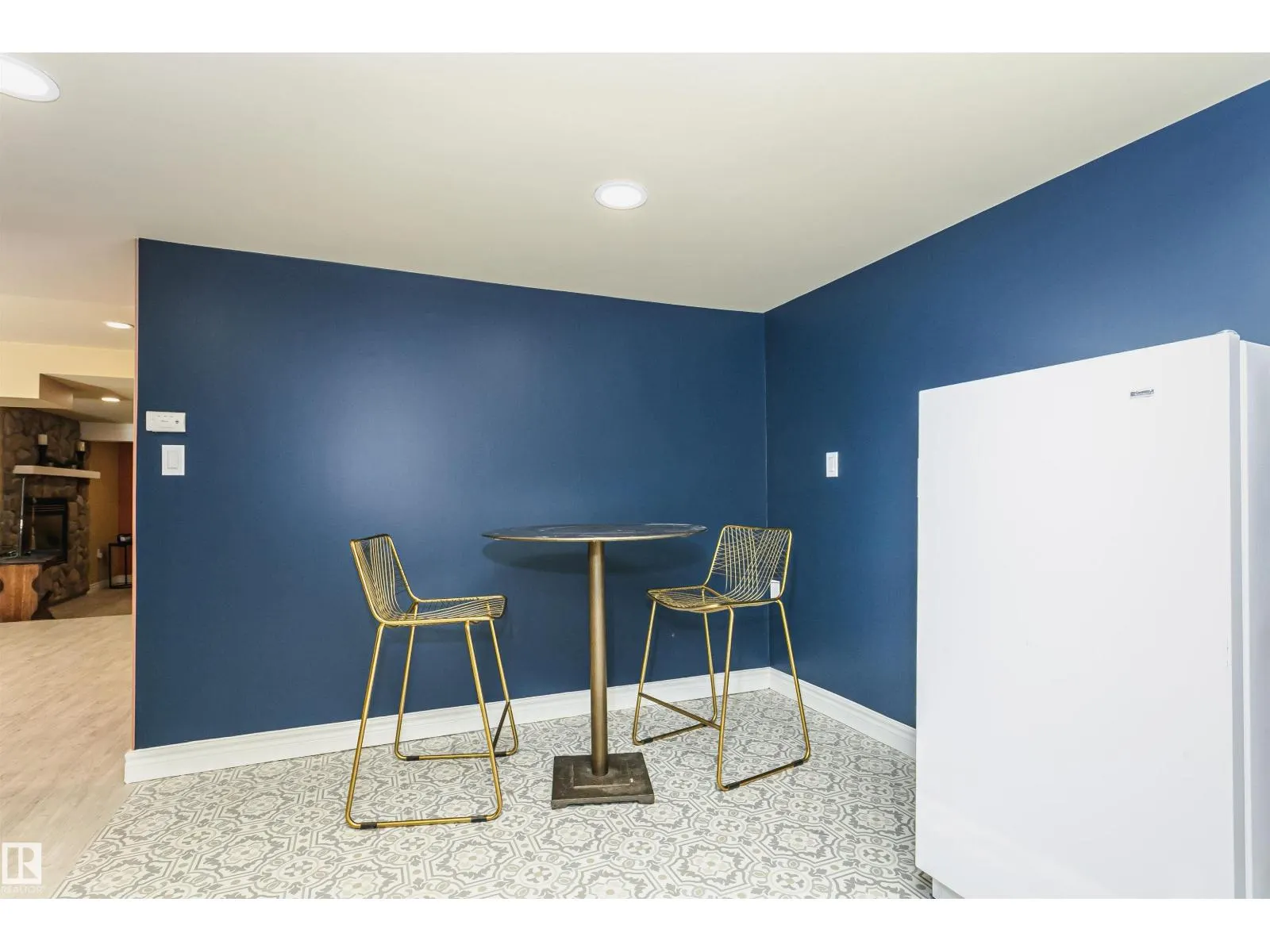 15104 42 AV NW
