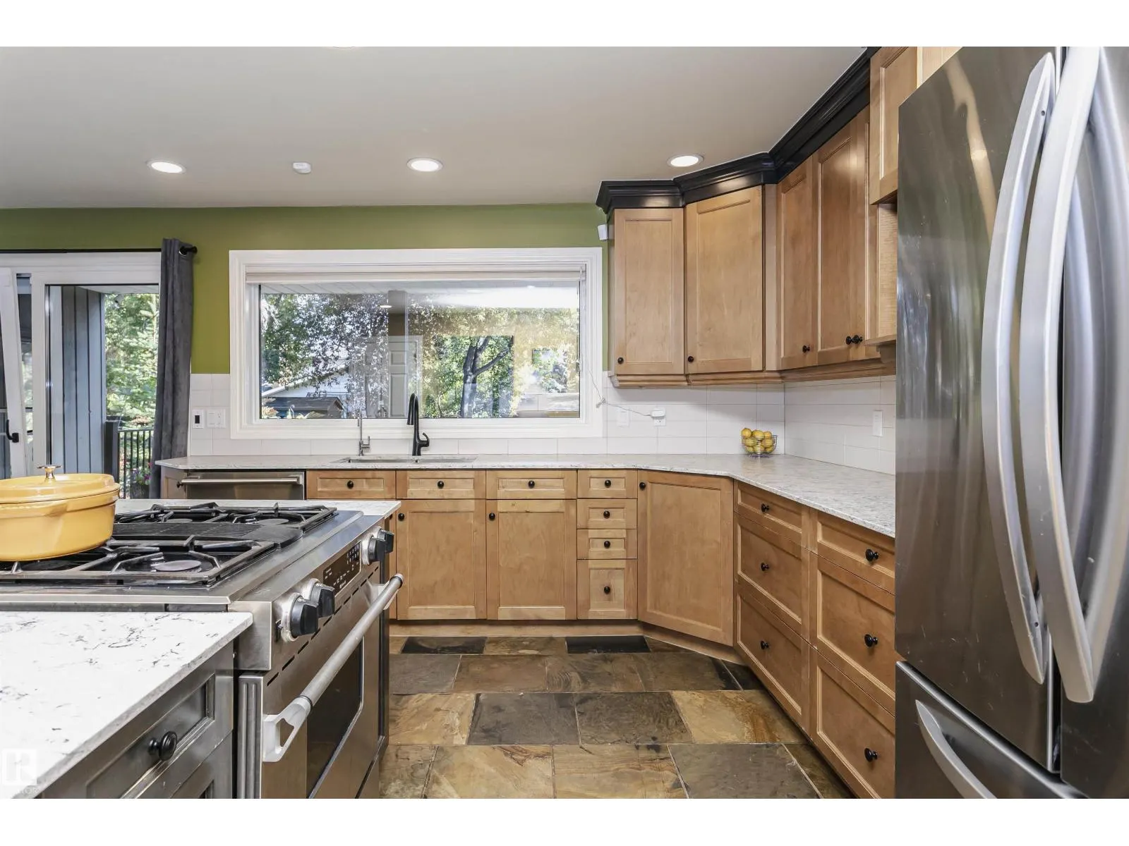 15104 42 AV NW