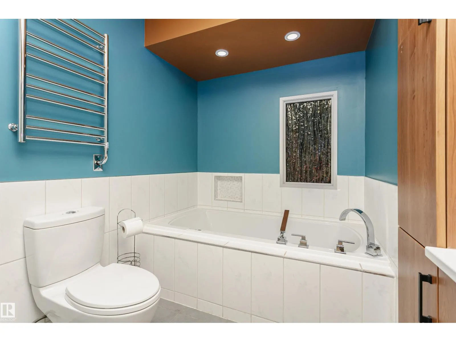 15104 42 AV NW