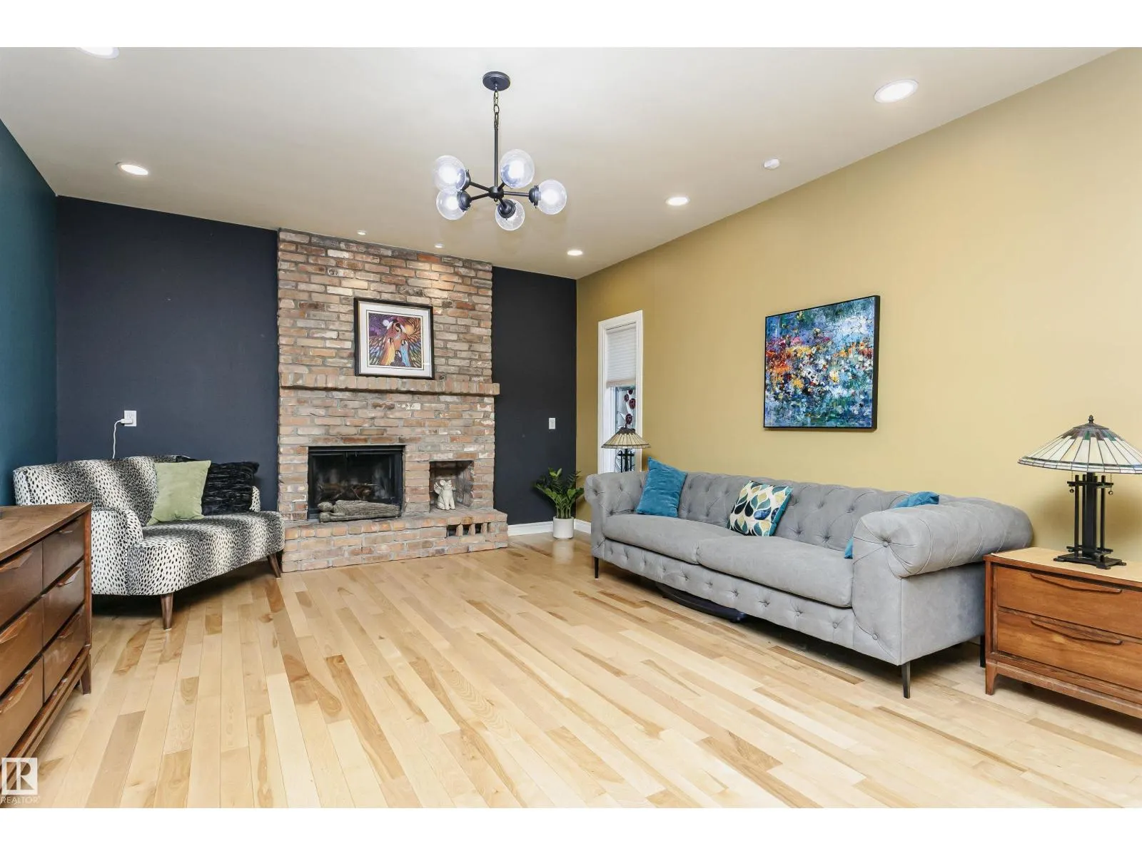 15104 42 AV NW
