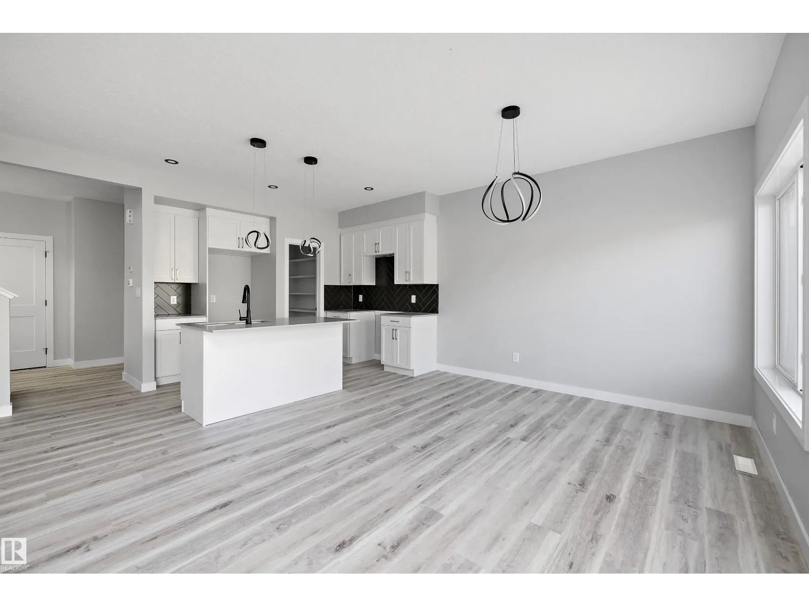 36 MAPLE CR