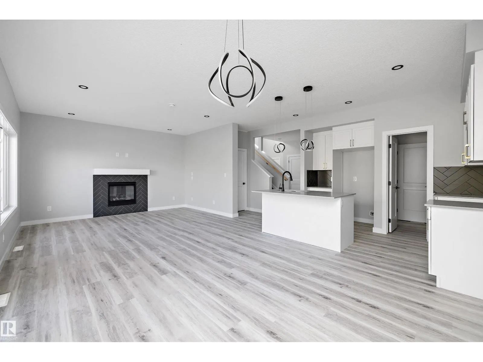 36 MAPLE CR