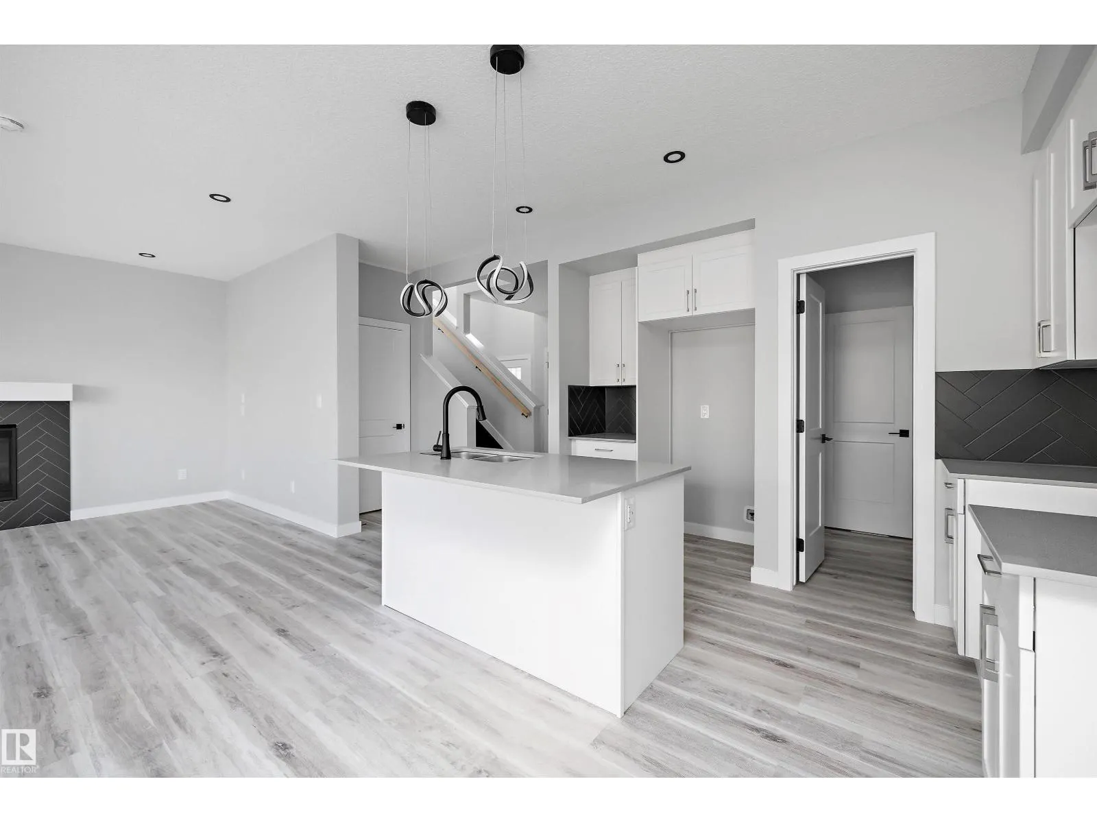 36 MAPLE CR