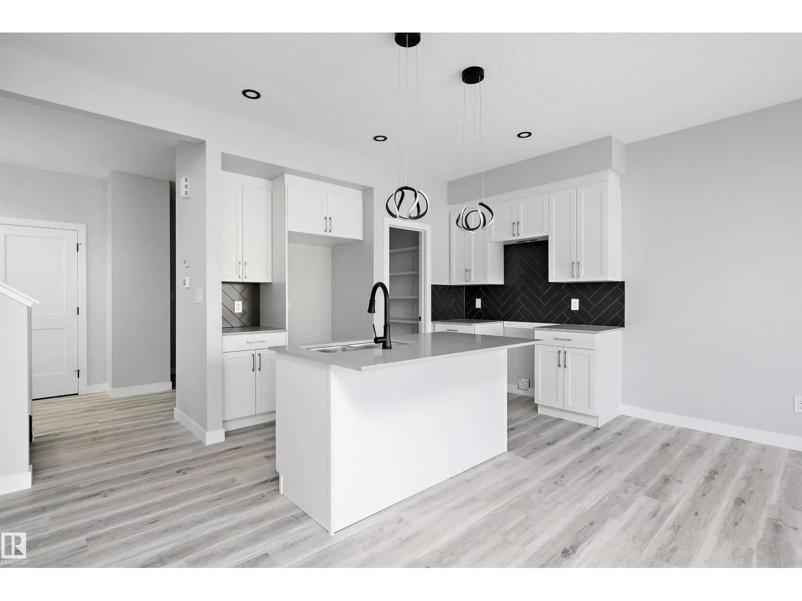 36 MAPLE CR