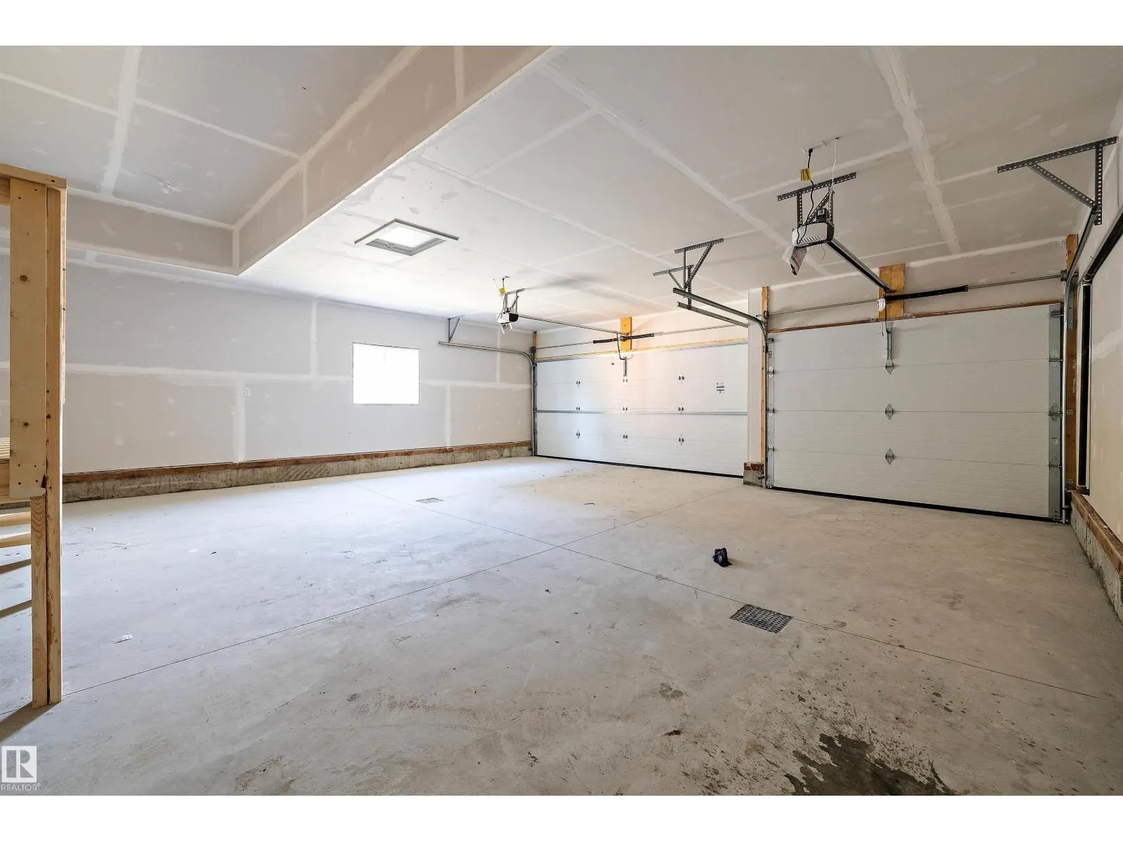 36 MAPLE CR