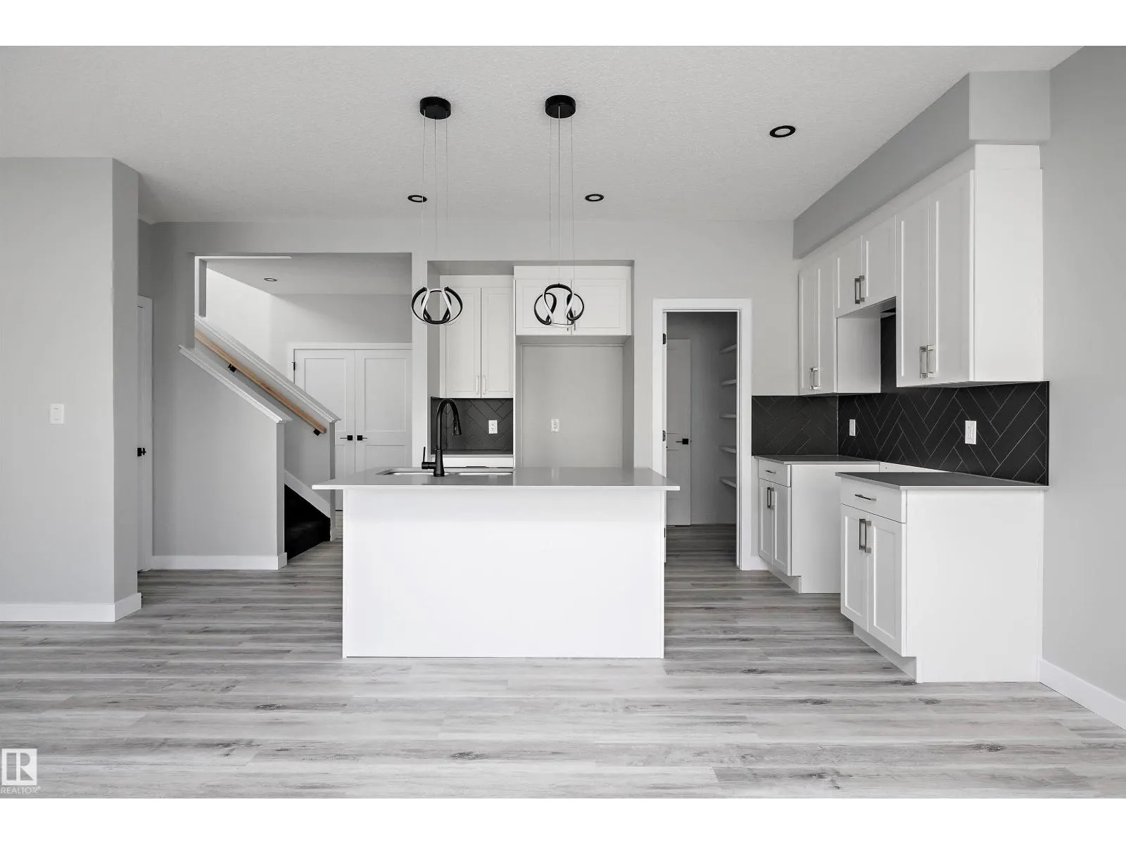 36 MAPLE CR