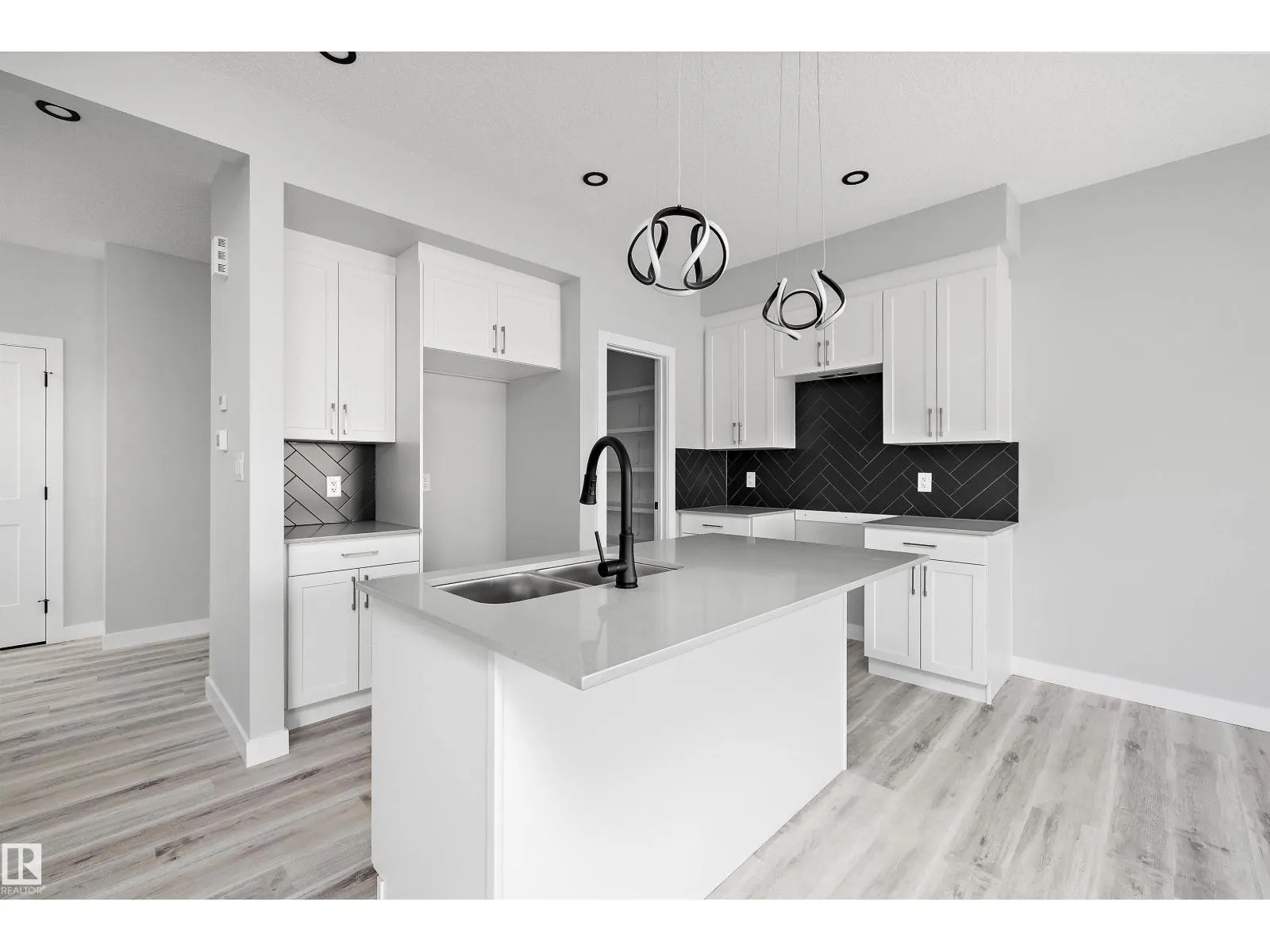 36 MAPLE CR