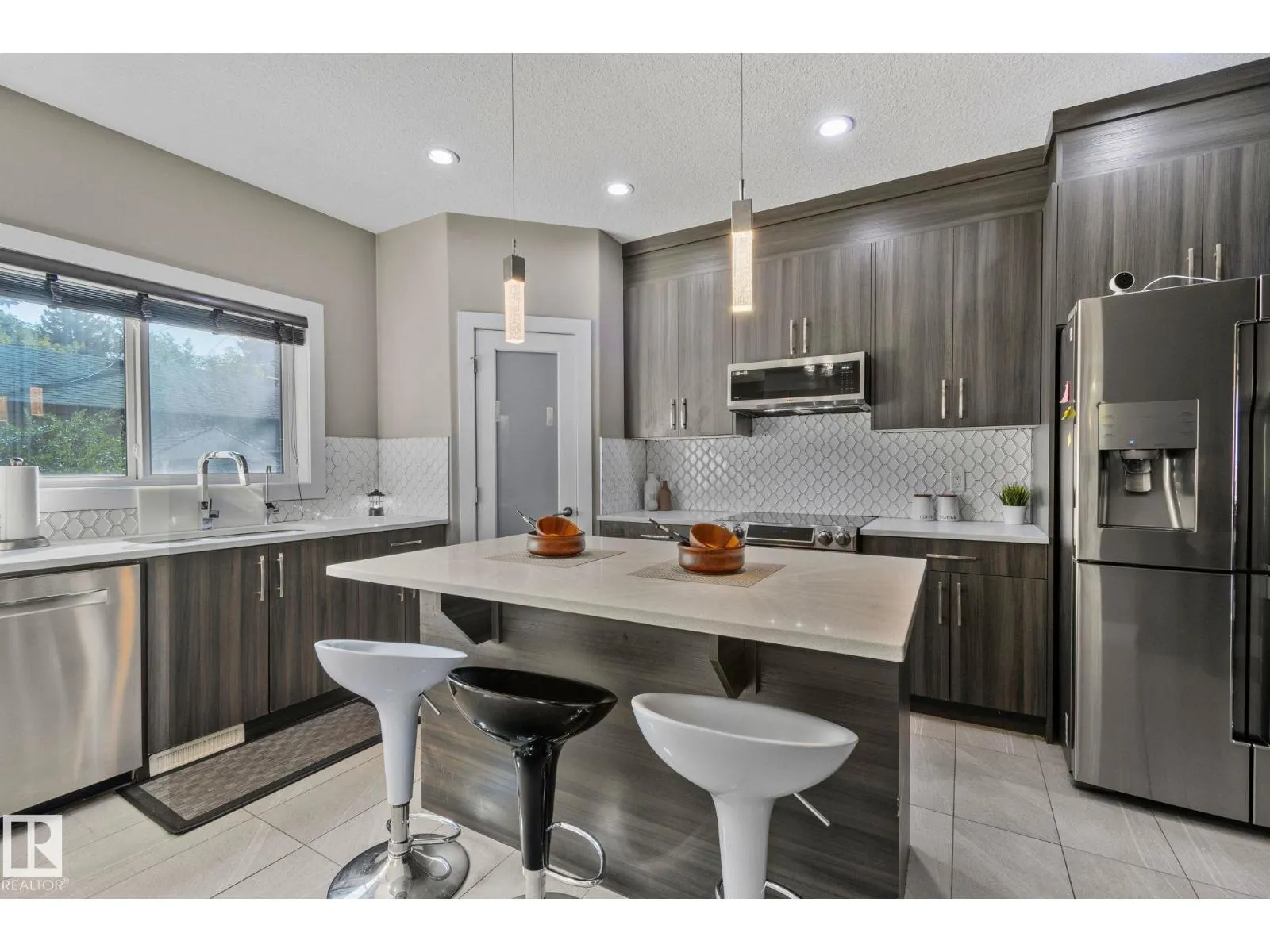 8307 81 AV NW