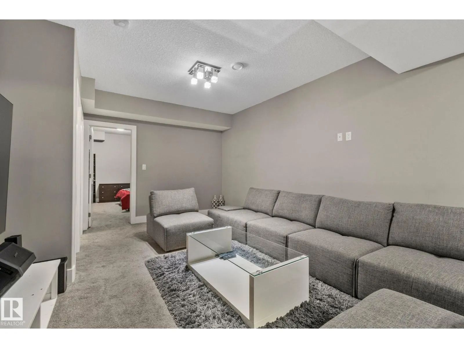 8307 81 AV NW