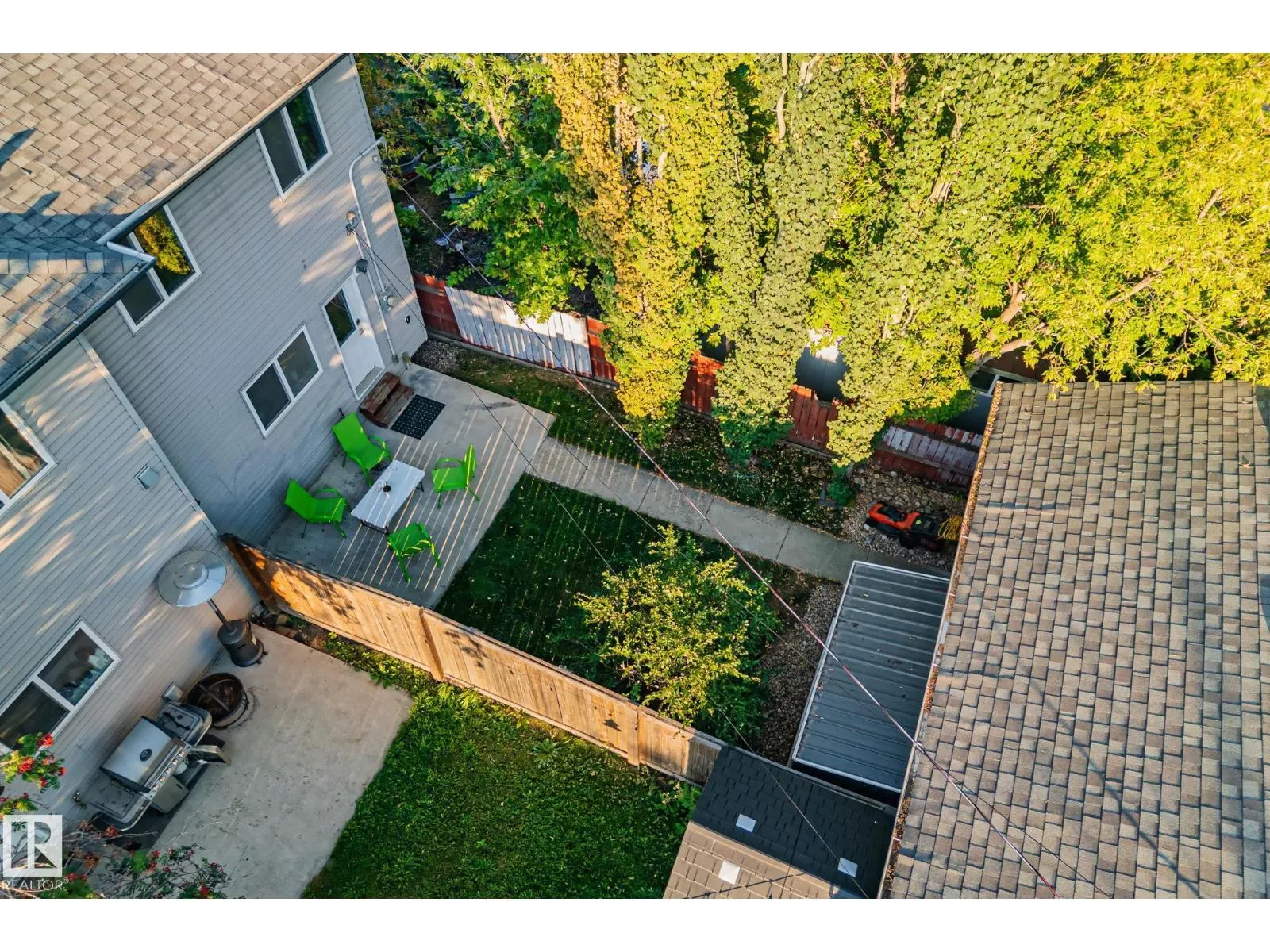 8307 81 AV NW