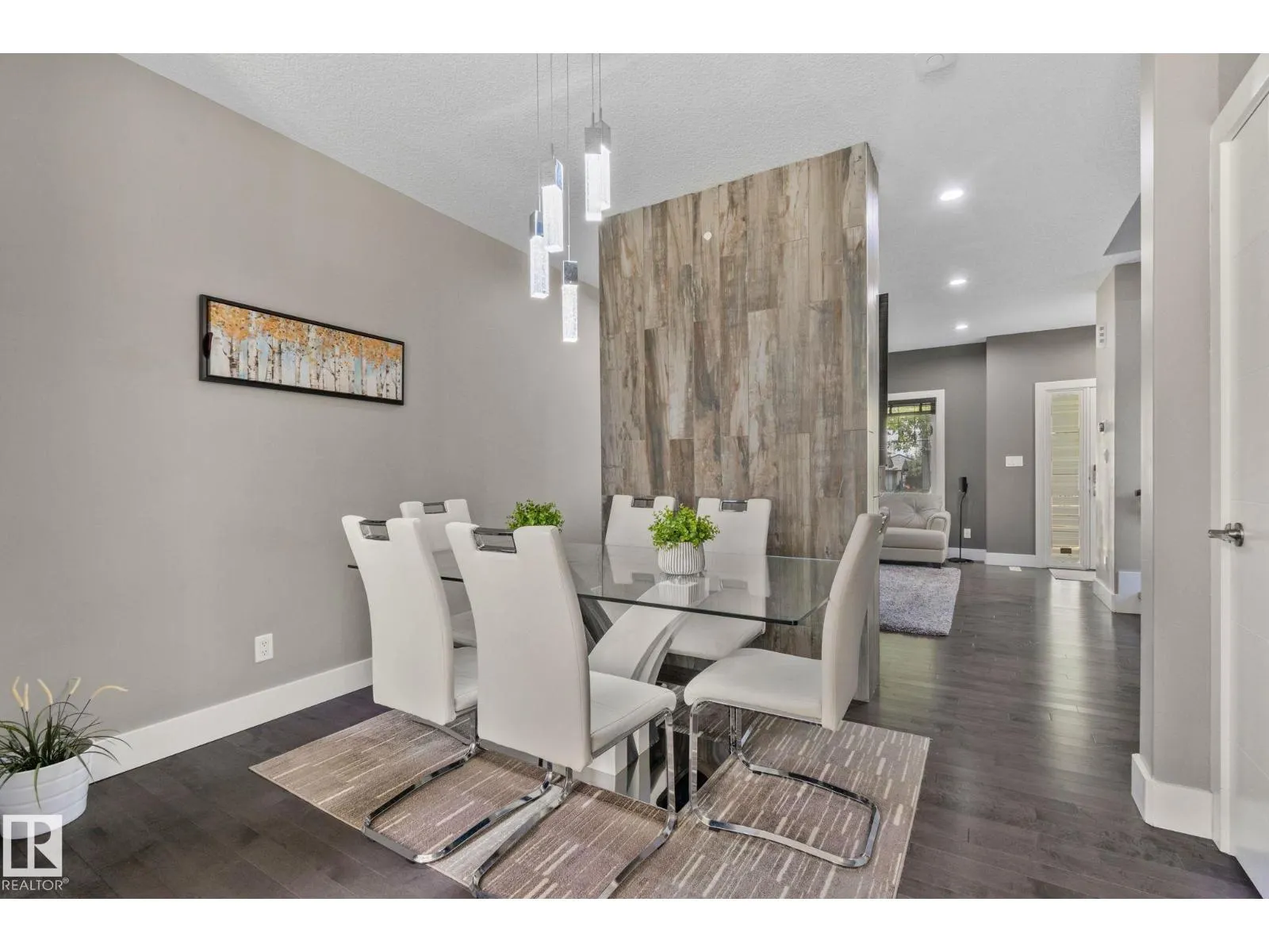 8307 81 AV NW