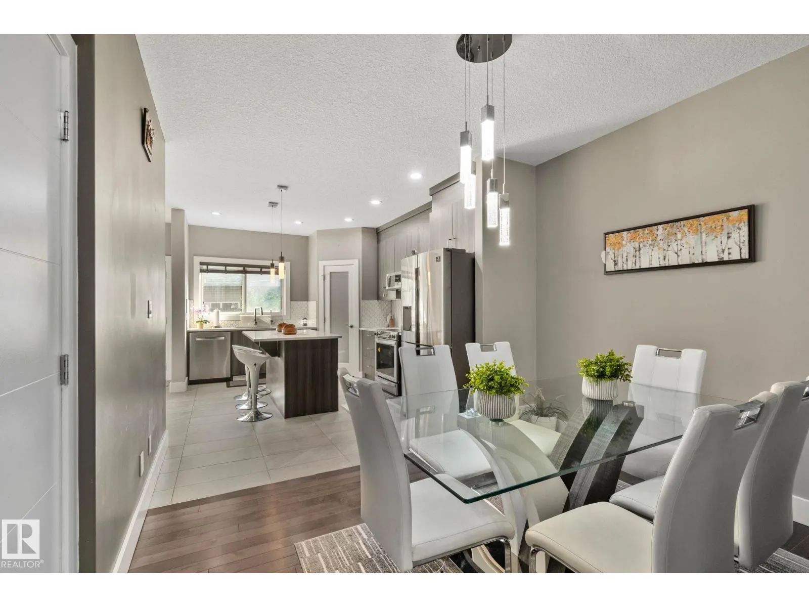 8307 81 AV NW