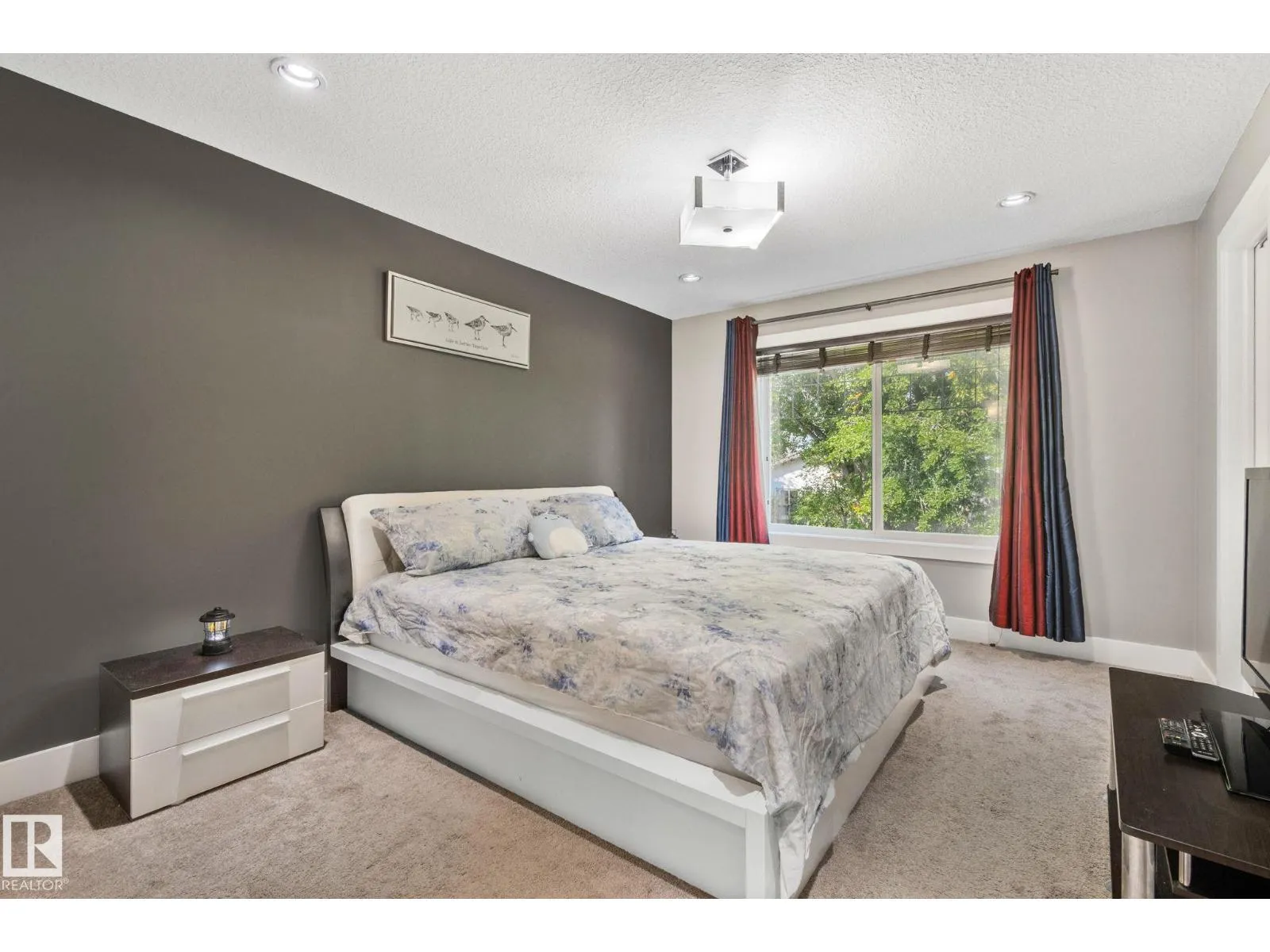 8307 81 AV NW