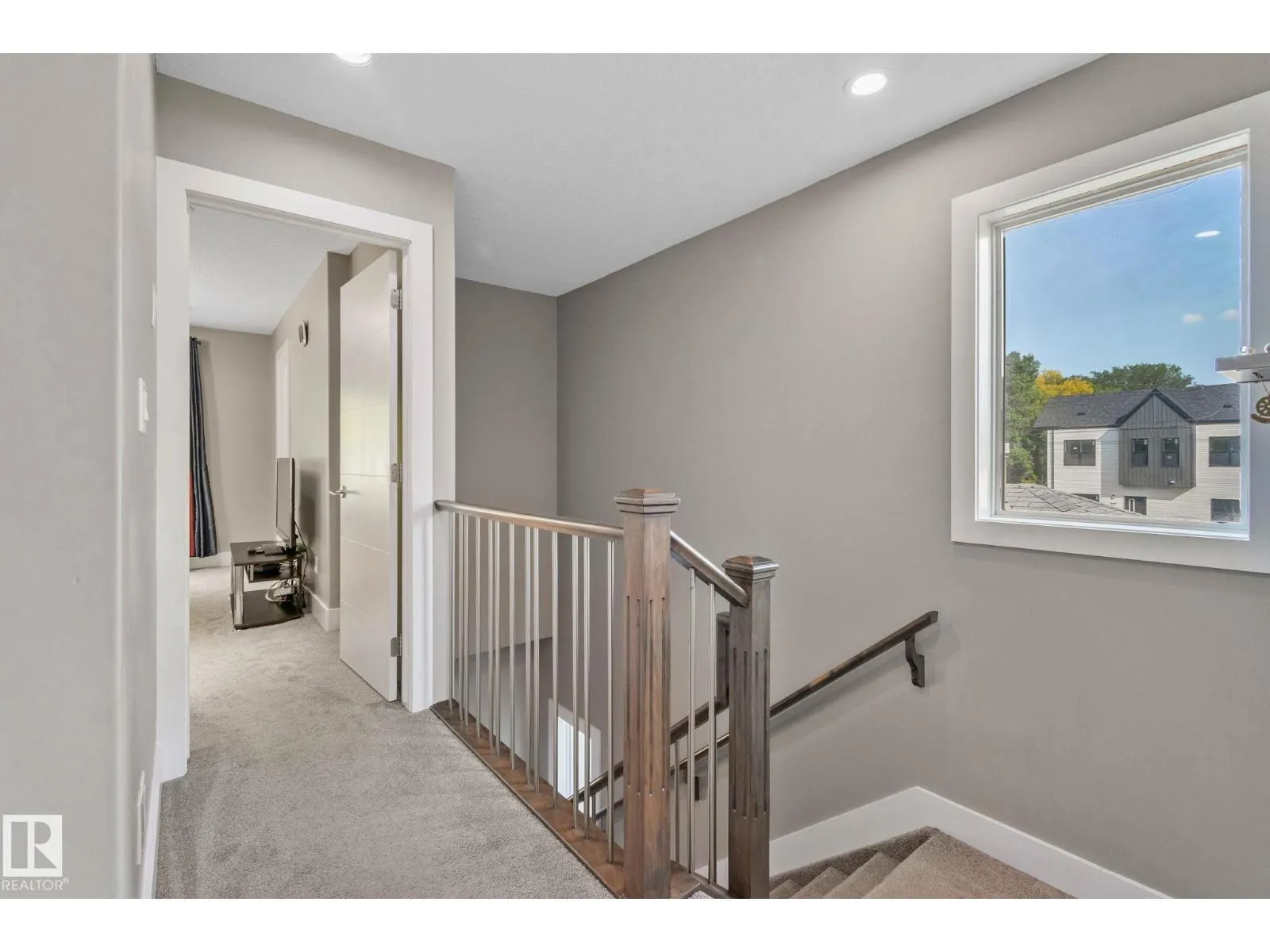 8307 81 AV NW