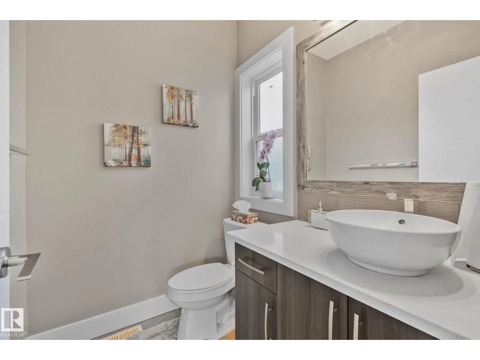 8307 81 AV NW