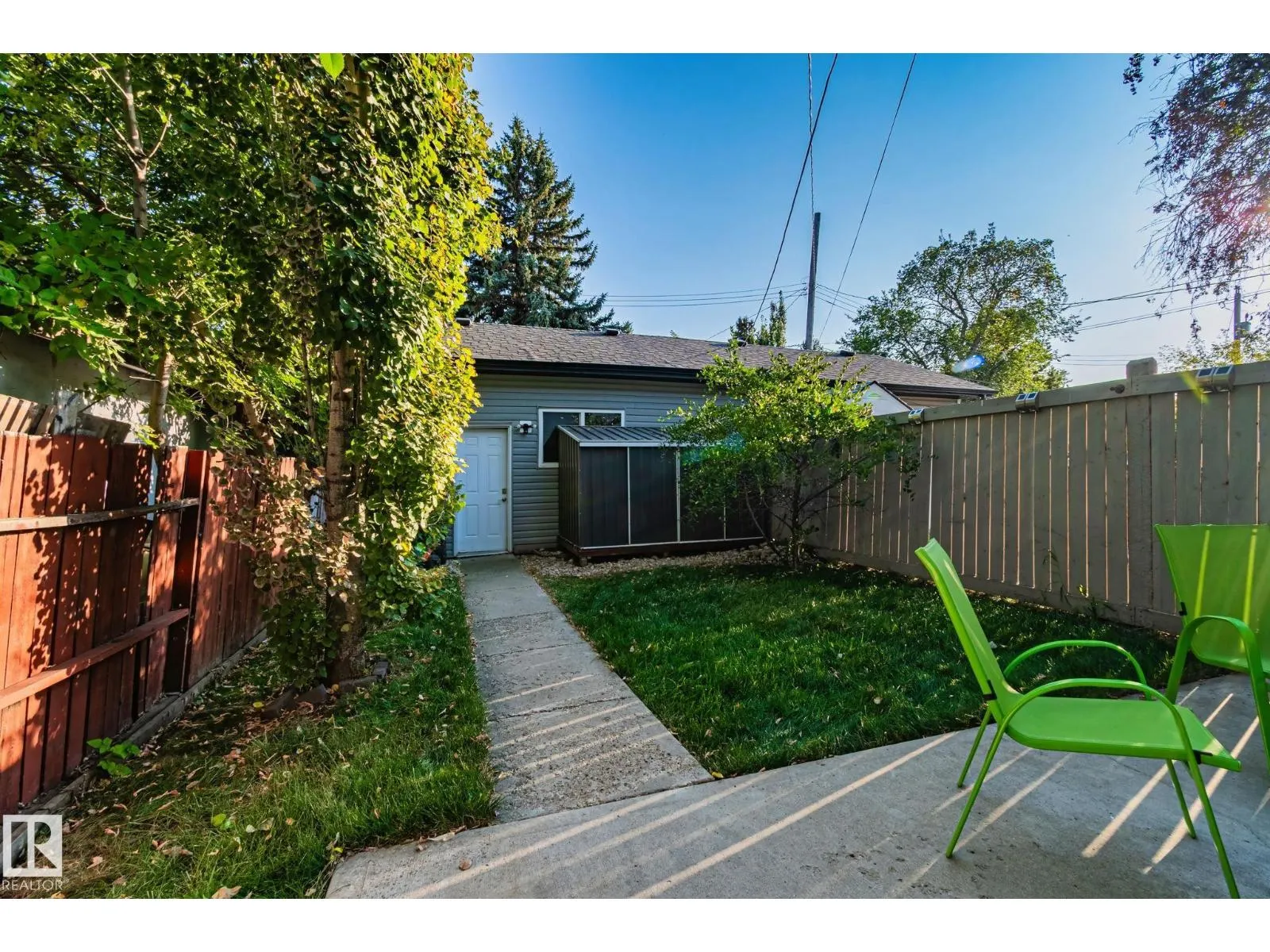 8307 81 AV NW